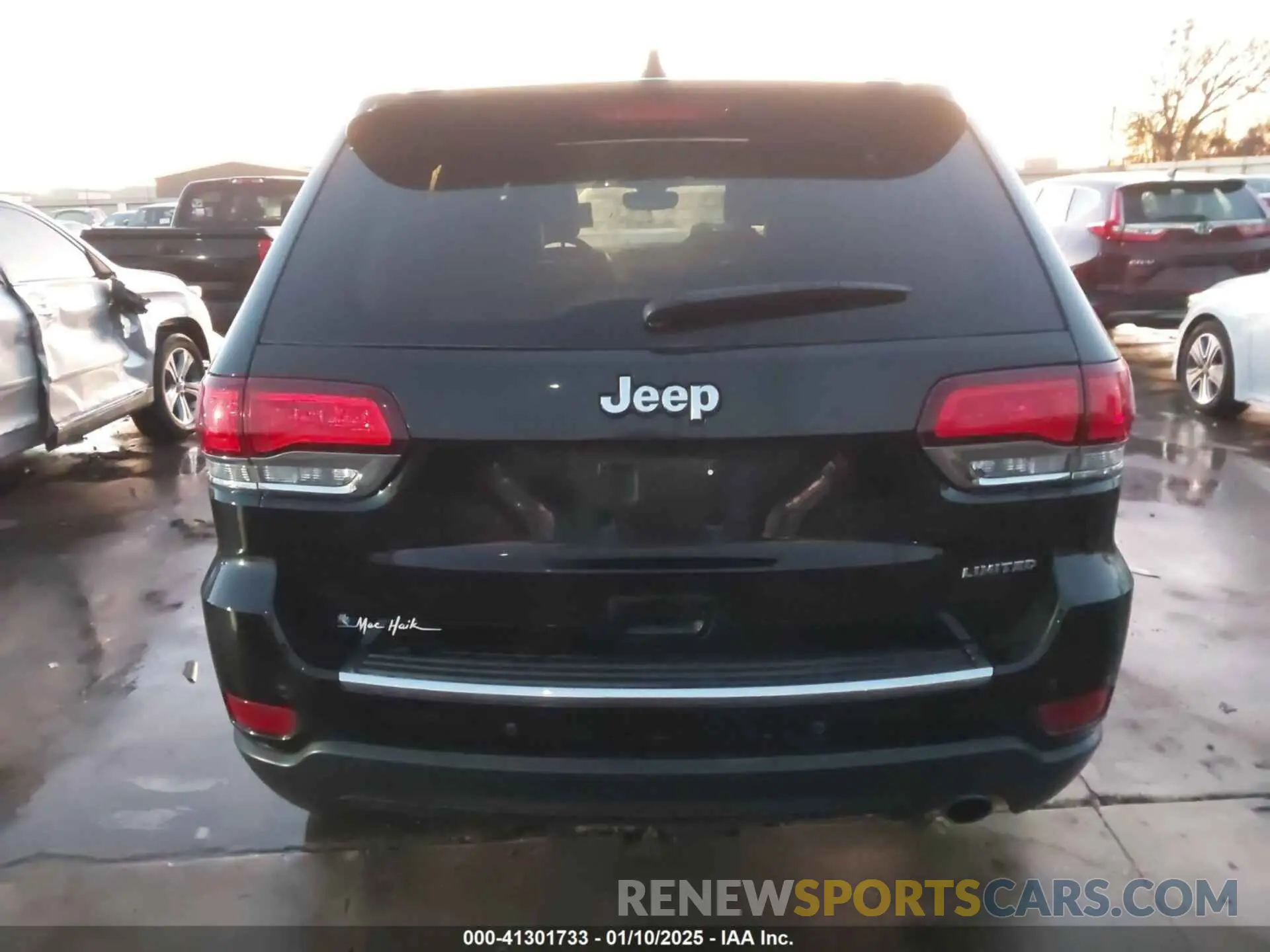 17 Photograph of a damaged car 1C4RJEBG9MC678889 JEEP GRAND CHEROKEE 2021