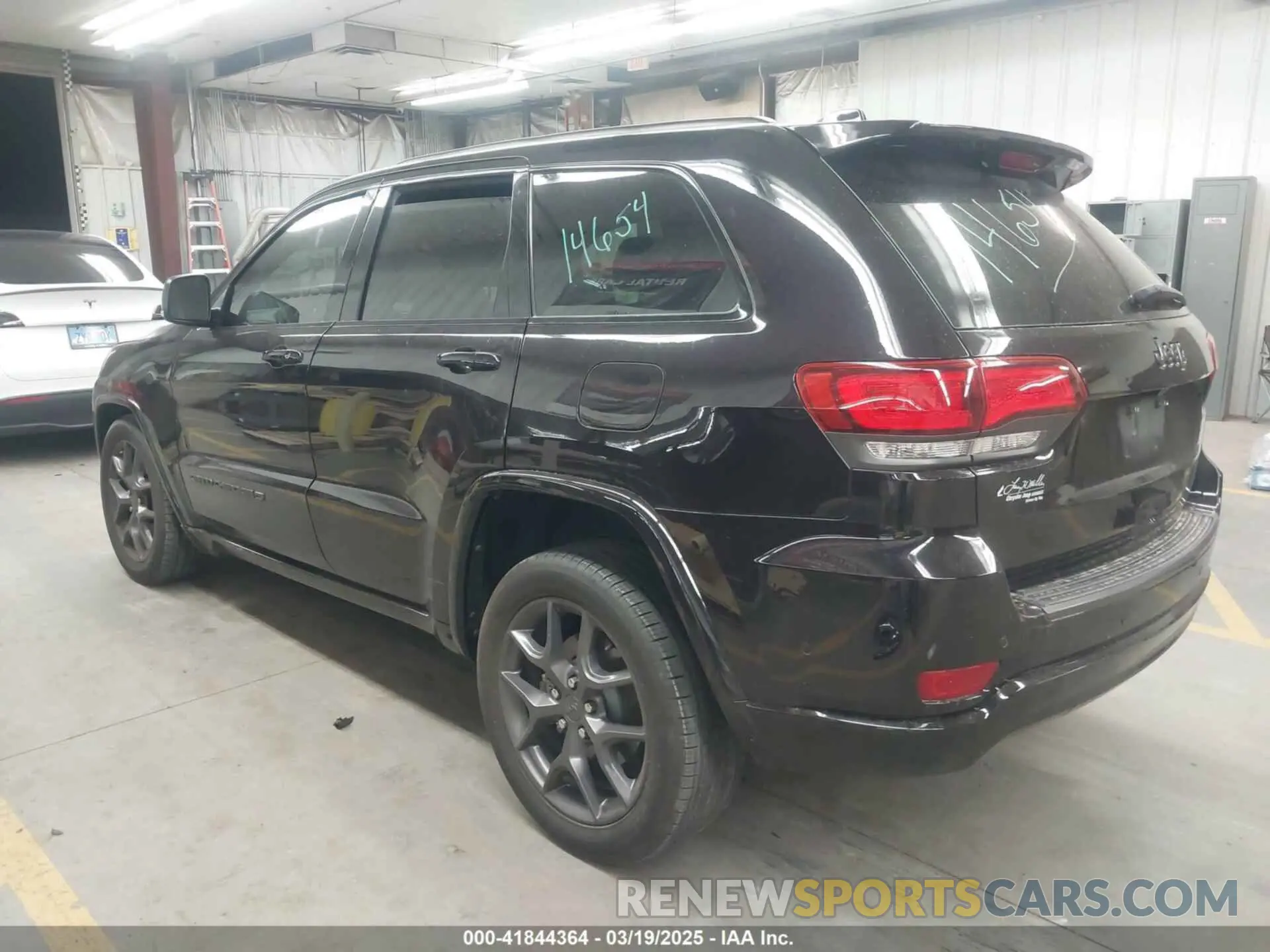 3 Фотография поврежденного автомобиля 1C4RJEBGXMC760324 JEEP GRAND CHEROKEE 2021