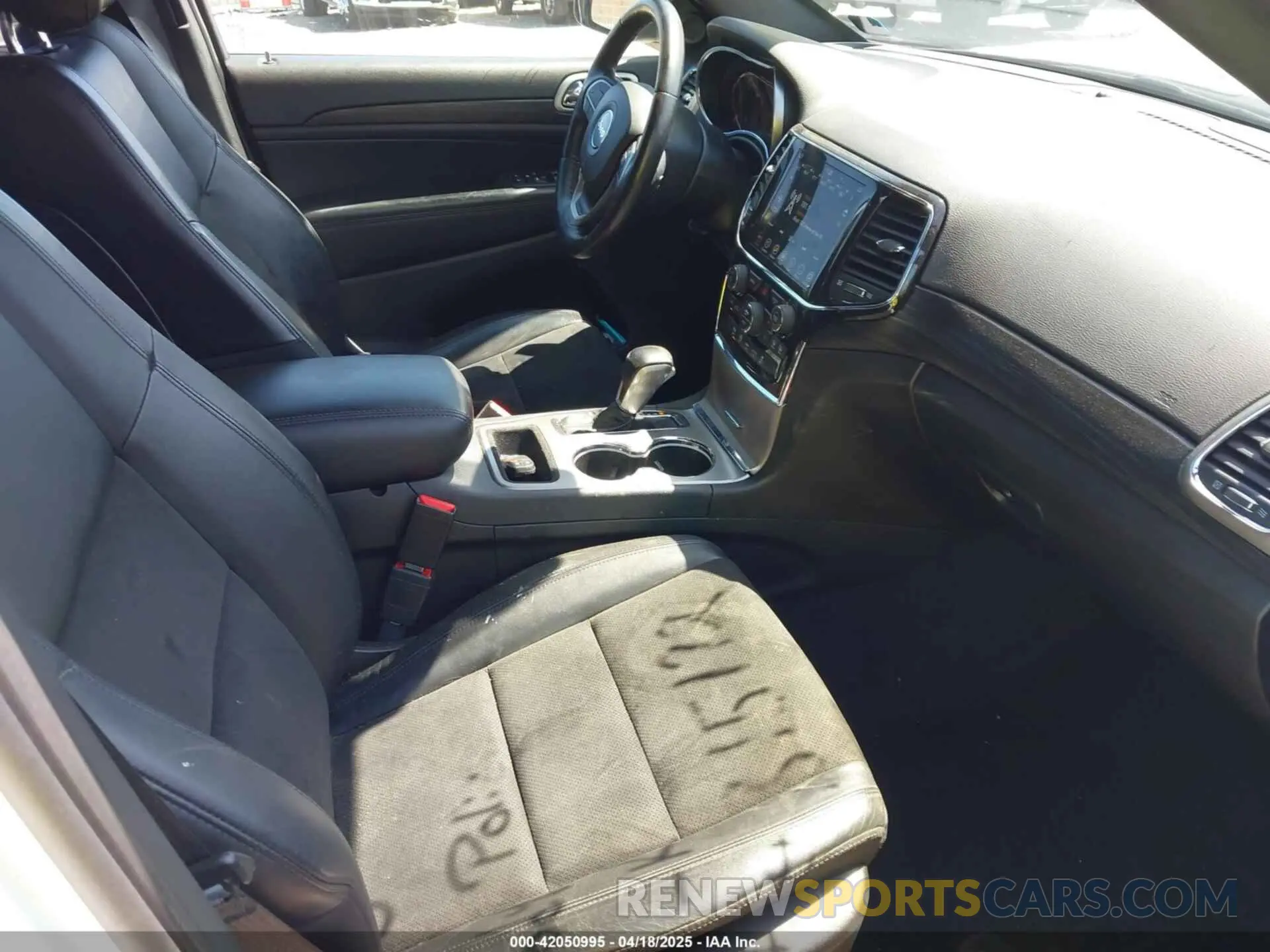 5 Photograph of a damaged car 1C4RJFAG0MC856308 JEEP GRAND CHEROKEE 2021