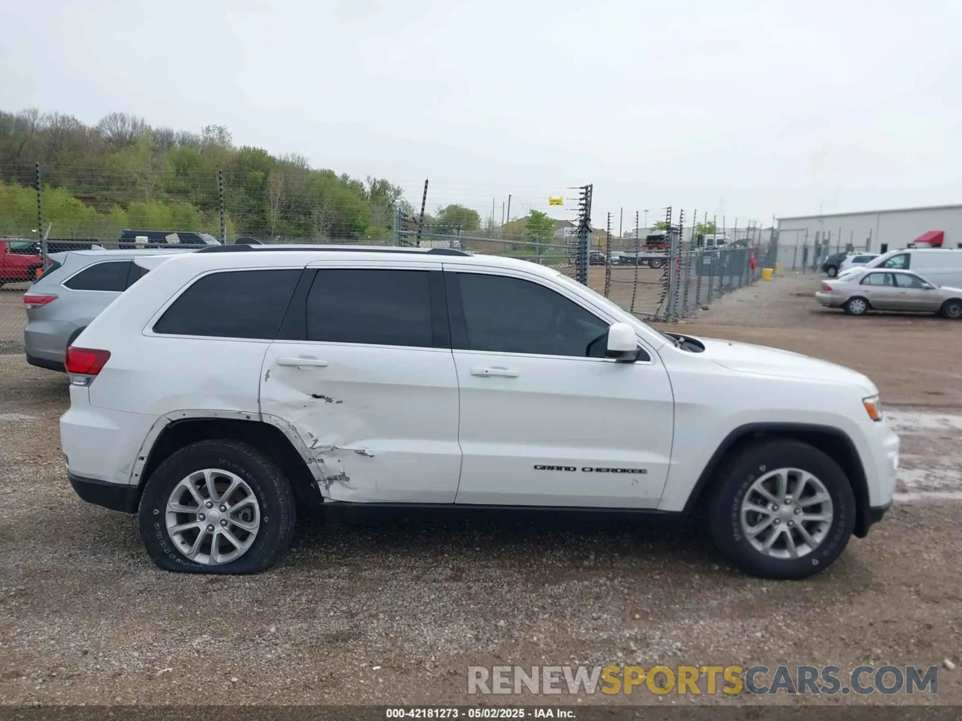 13 Photograph of a damaged car 1C4RJFAG1MC650687 JEEP GRAND CHEROKEE 2021