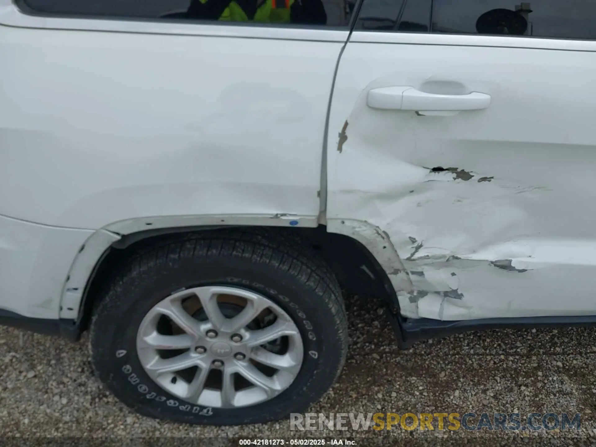 6 Photograph of a damaged car 1C4RJFAG1MC650687 JEEP GRAND CHEROKEE 2021