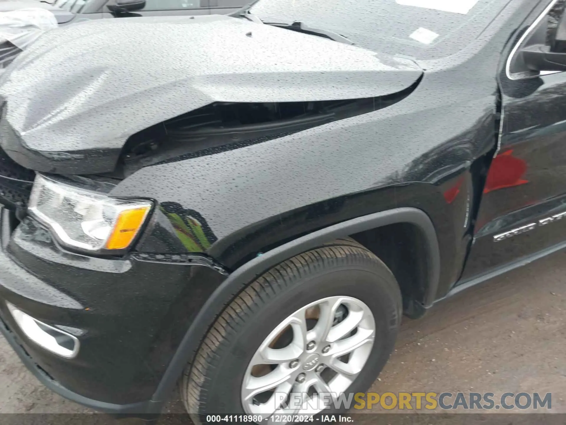 17 Photograph of a damaged car 1C4RJFAG1MC828792 JEEP GRAND CHEROKEE 2021
