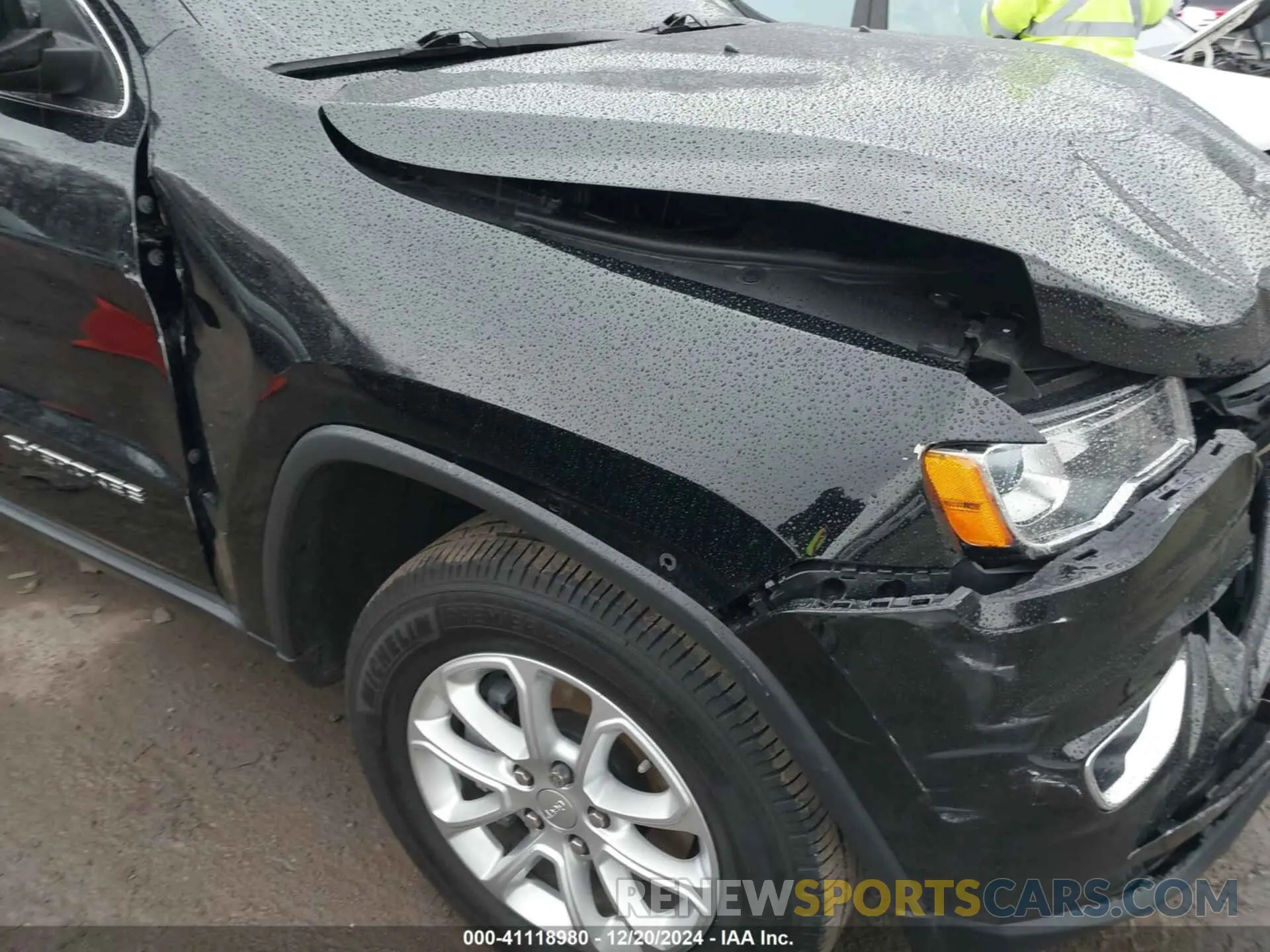 18 Photograph of a damaged car 1C4RJFAG1MC828792 JEEP GRAND CHEROKEE 2021