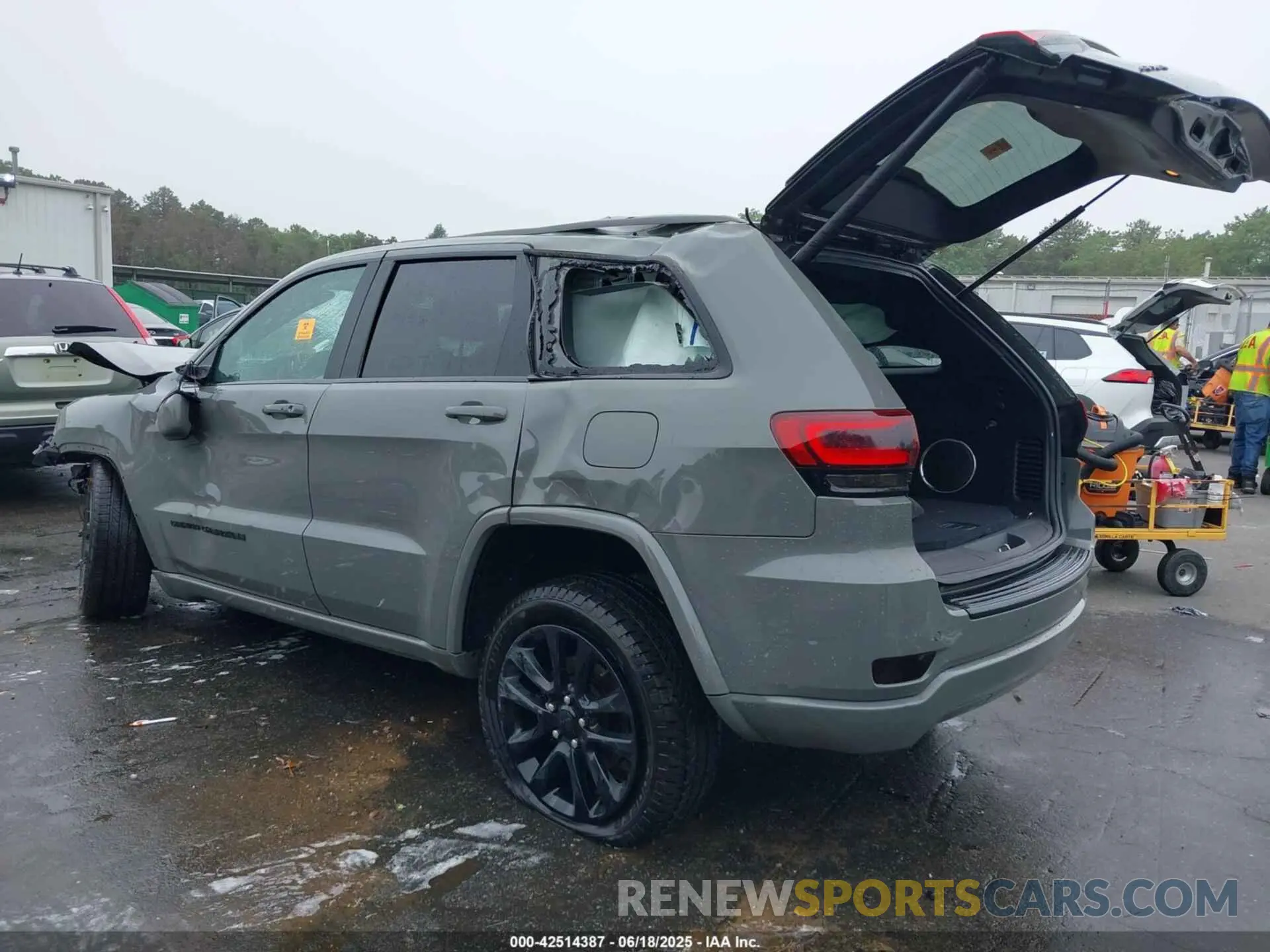 3 Photograph of a damaged car 1C4RJFAG2MC589415 JEEP GRAND CHEROKEE 2021