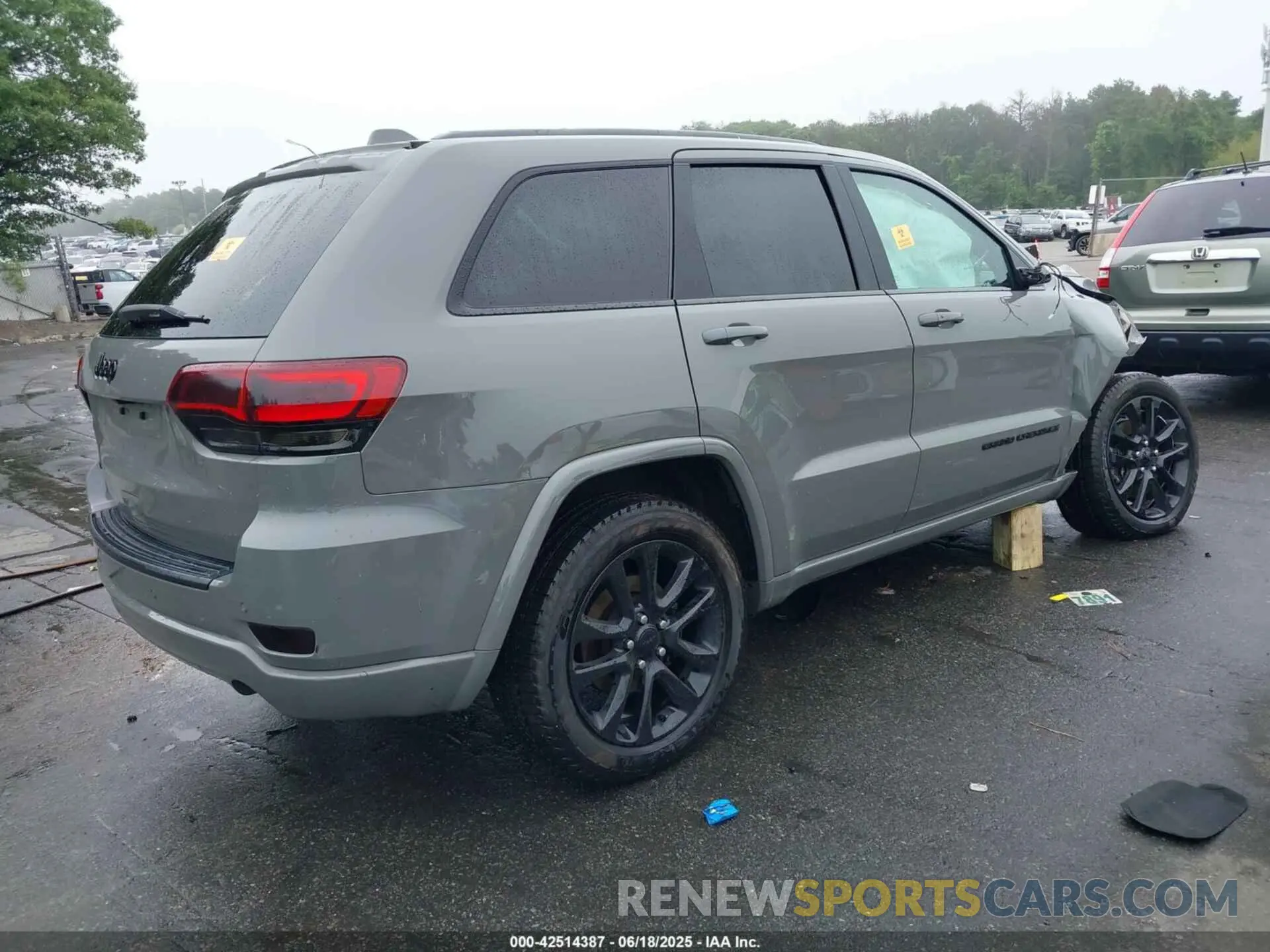 4 Photograph of a damaged car 1C4RJFAG2MC589415 JEEP GRAND CHEROKEE 2021