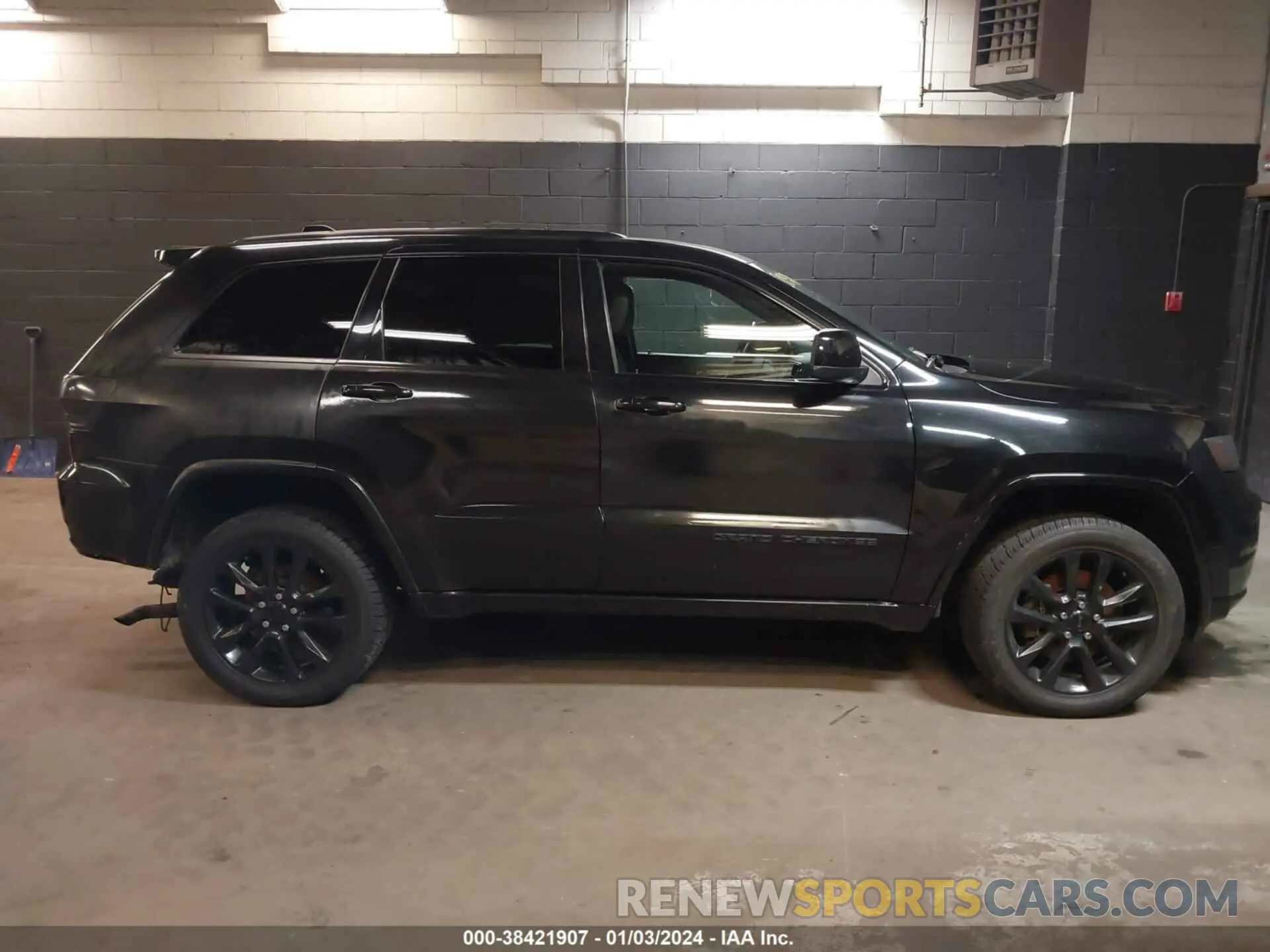 13 Photograph of a damaged car 1C4RJFAG3MC647726 JEEP GRAND CHEROKEE 2021