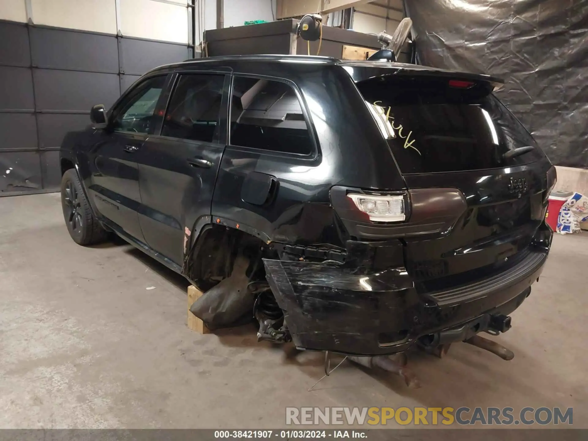 3 Photograph of a damaged car 1C4RJFAG3MC647726 JEEP GRAND CHEROKEE 2021