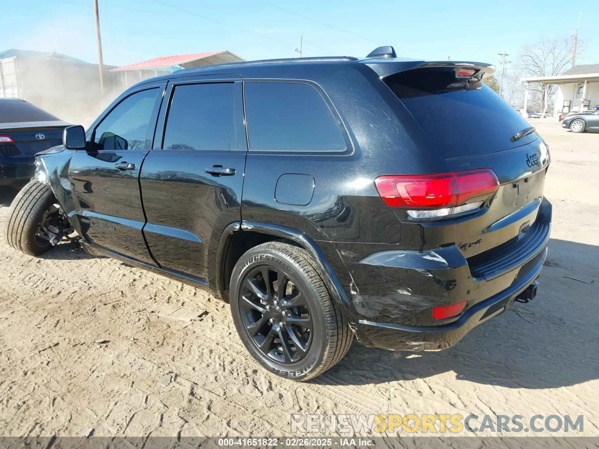 3 Photograph of a damaged car 1C4RJFAG4MC529961 JEEP GRAND CHEROKEE 2021