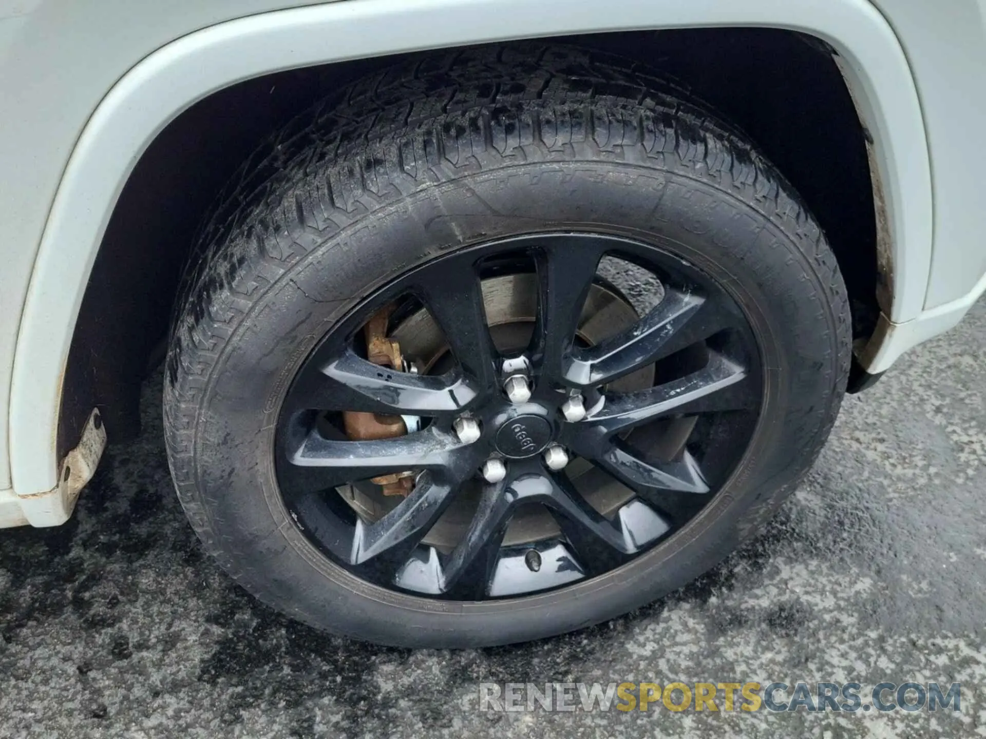 14 Photograph of a damaged car 1C4RJFAG4MC627789 JEEP GRAND CHEROKEE 2021