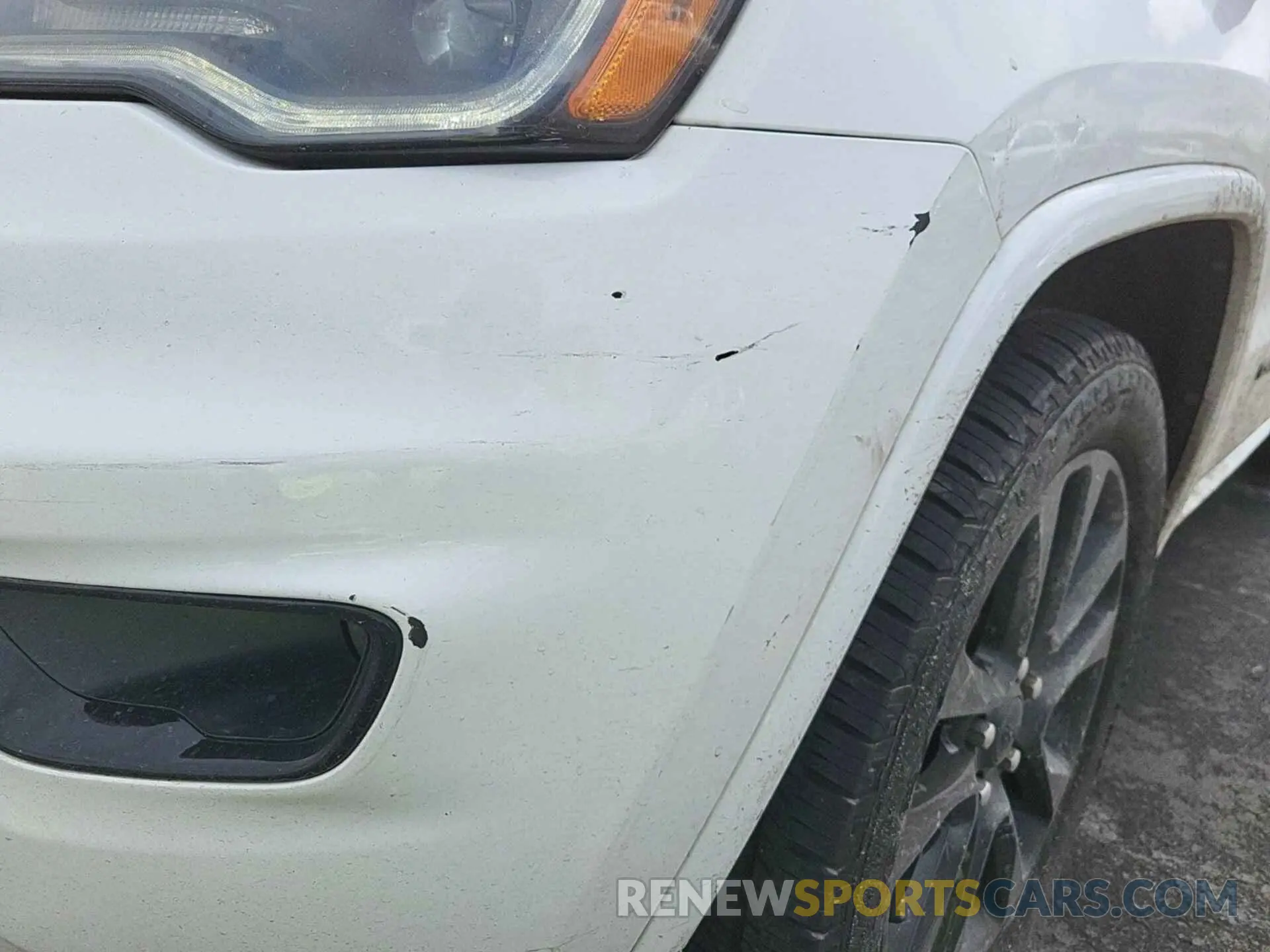 33 Photograph of a damaged car 1C4RJFAG4MC627789 JEEP GRAND CHEROKEE 2021