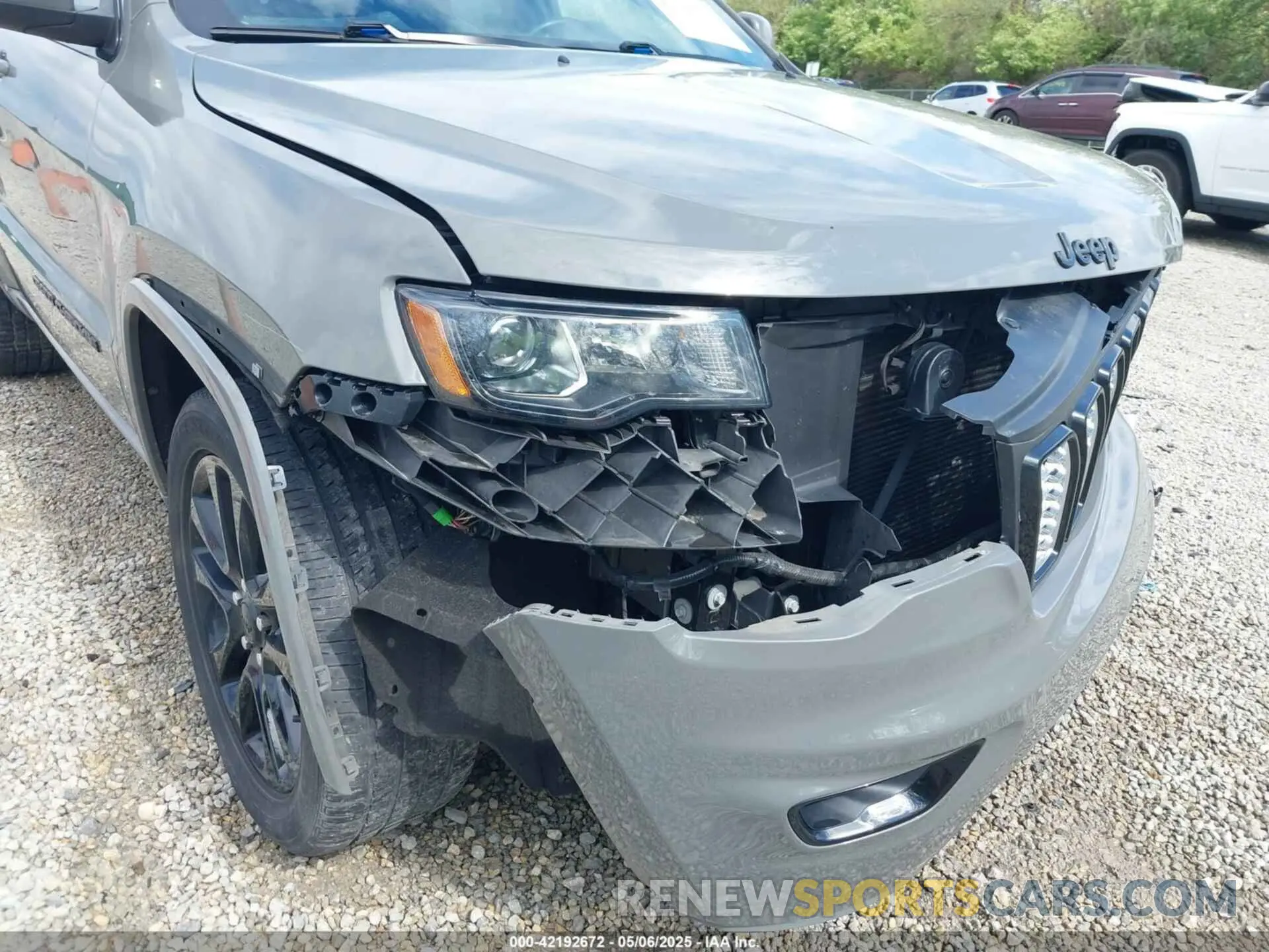19 Photograph of a damaged car 1C4RJFAG4MC700384 JEEP GRAND CHEROKEE 2021