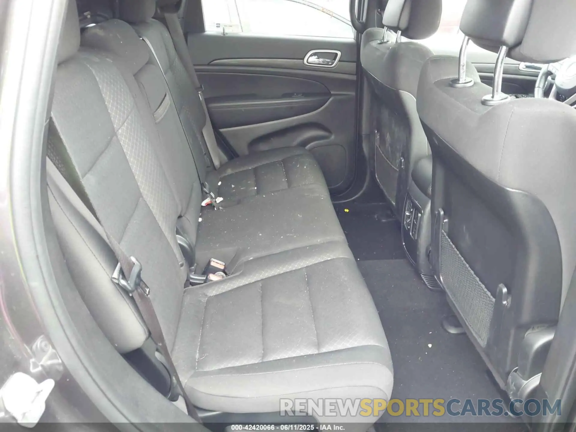 8 Photograph of a damaged car 1C4RJFAG5MC691307 JEEP GRAND CHEROKEE 2021
