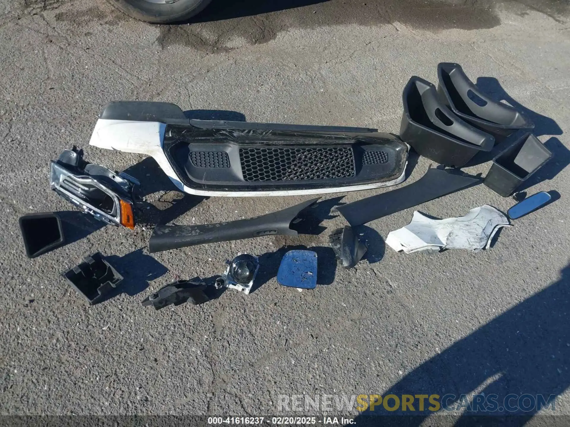 11 Photograph of a damaged car 1C4RJFAG6MC562086 JEEP GRAND CHEROKEE 2021