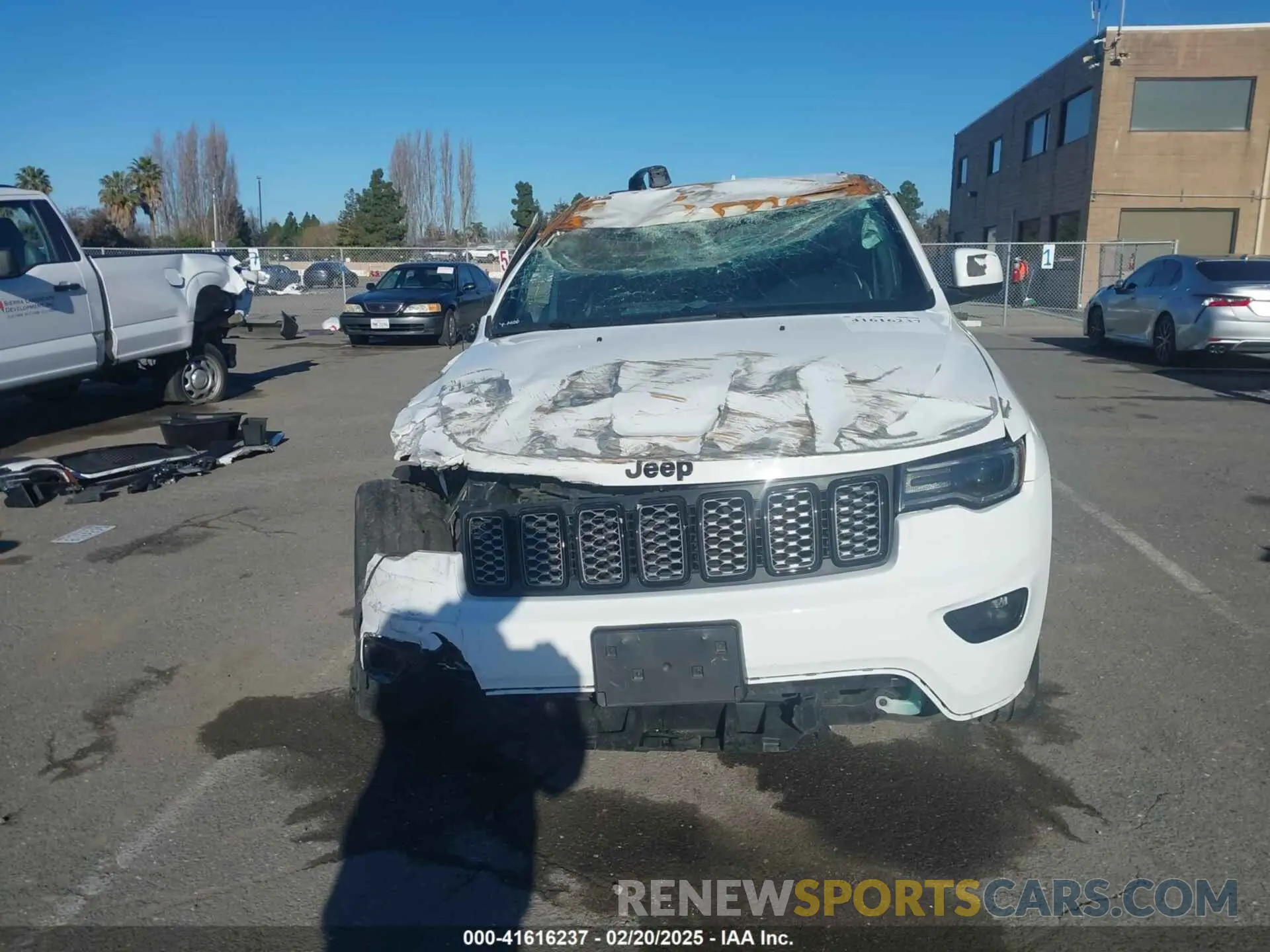 12 Photograph of a damaged car 1C4RJFAG6MC562086 JEEP GRAND CHEROKEE 2021