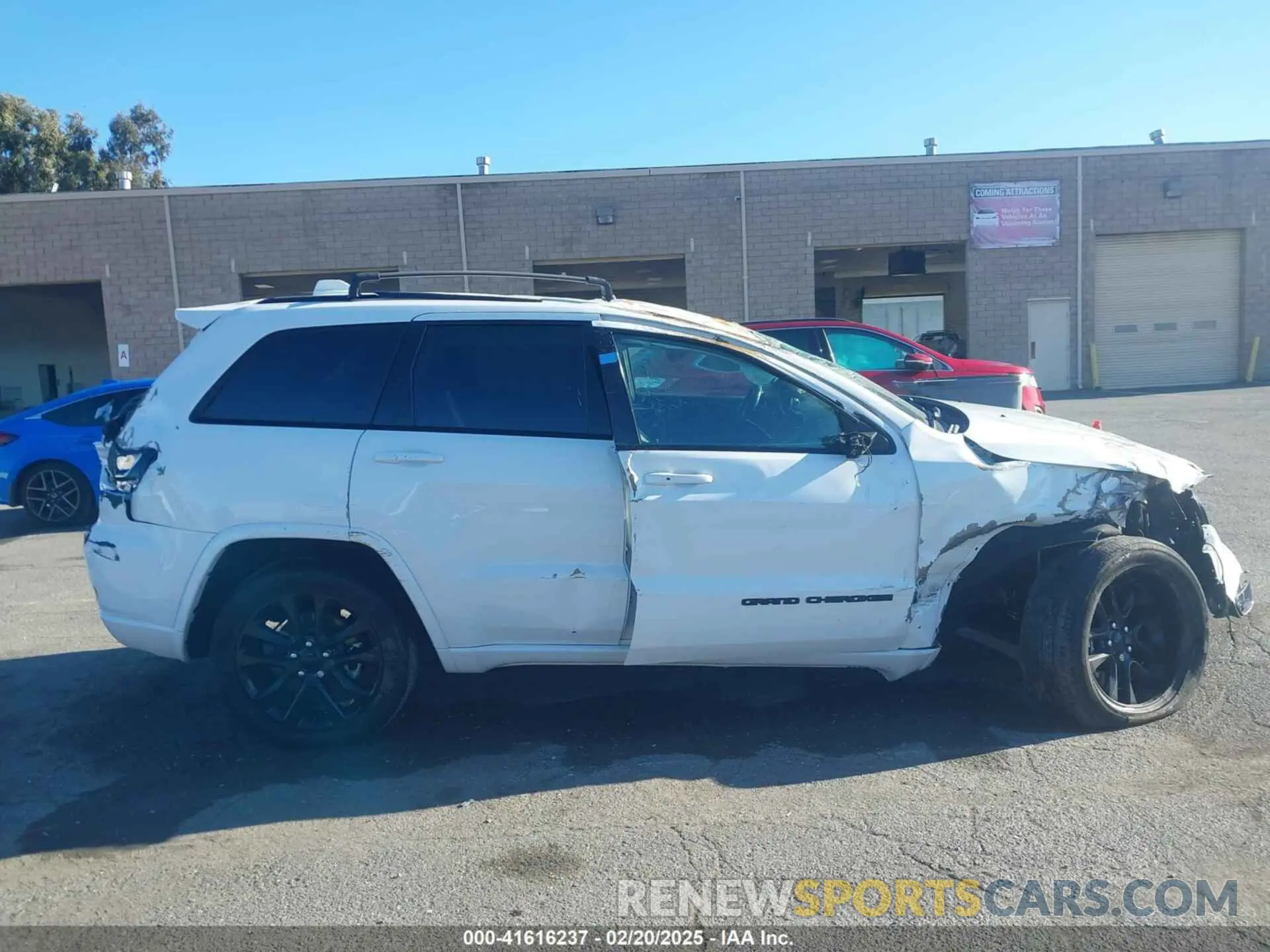13 Photograph of a damaged car 1C4RJFAG6MC562086 JEEP GRAND CHEROKEE 2021