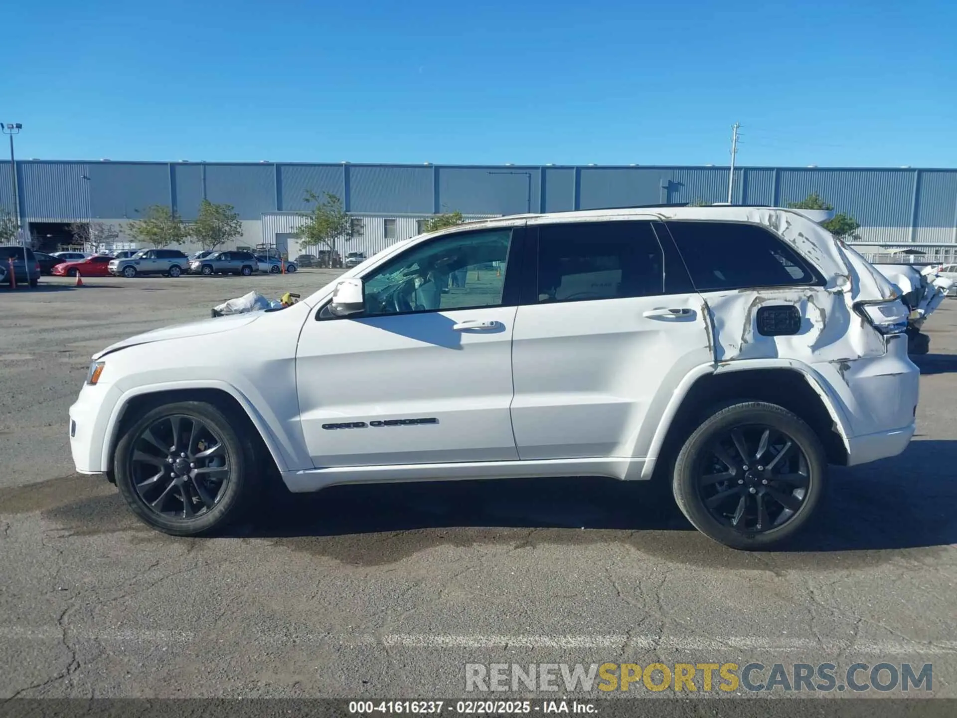 14 Photograph of a damaged car 1C4RJFAG6MC562086 JEEP GRAND CHEROKEE 2021