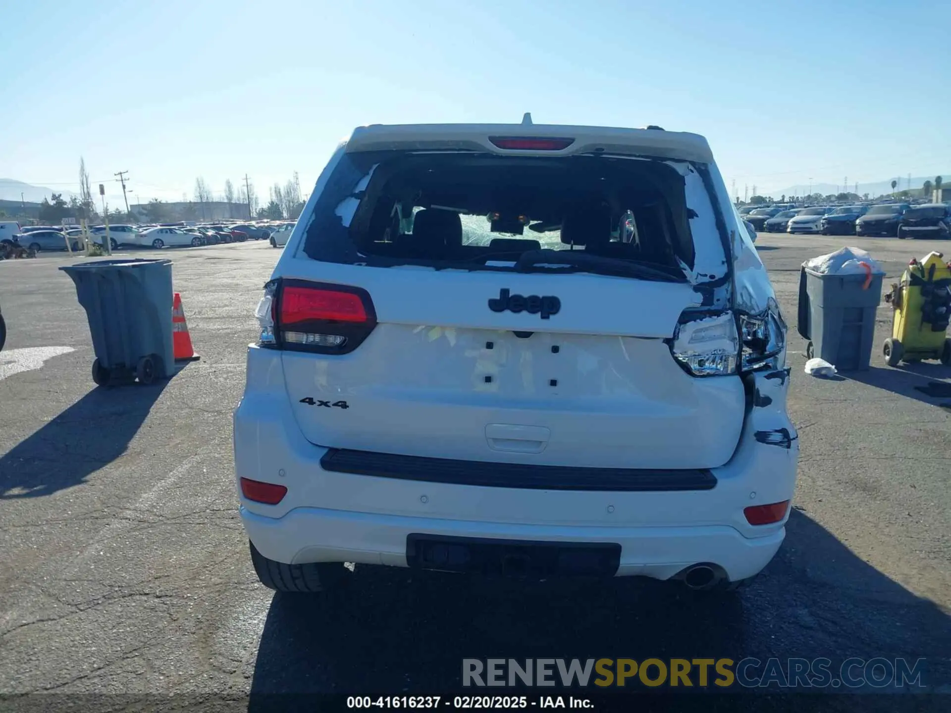 16 Photograph of a damaged car 1C4RJFAG6MC562086 JEEP GRAND CHEROKEE 2021