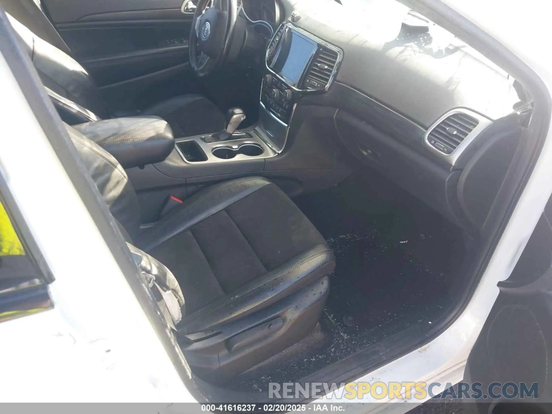 5 Photograph of a damaged car 1C4RJFAG6MC562086 JEEP GRAND CHEROKEE 2021
