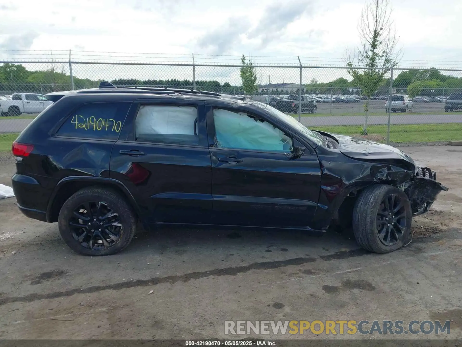 14 Photograph of a damaged car 1C4RJFAG6MC623212 JEEP GRAND CHEROKEE 2021
