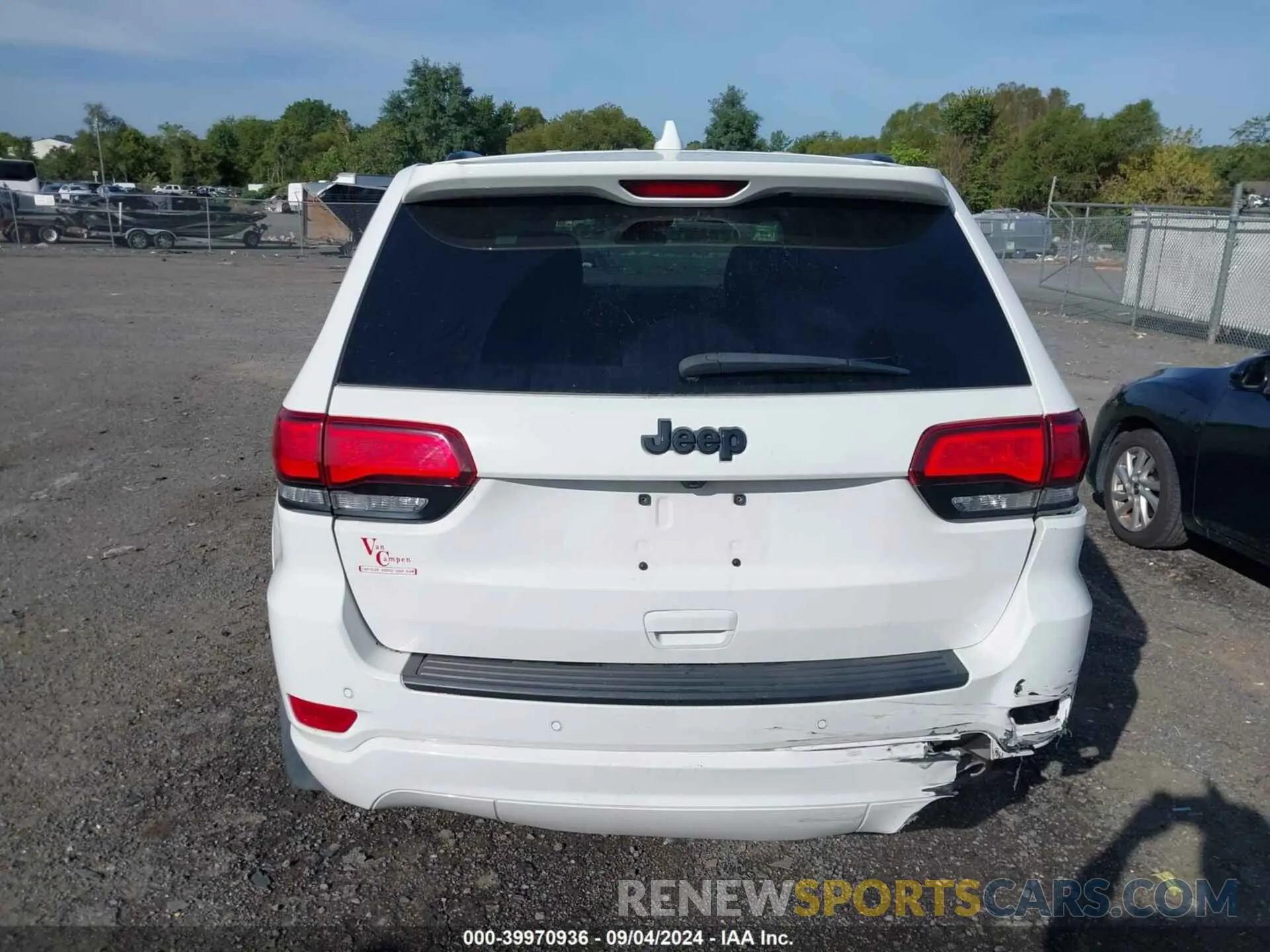 16 Photograph of a damaged car 1C4RJFAG7MC828165 JEEP GRAND CHEROKEE 2021