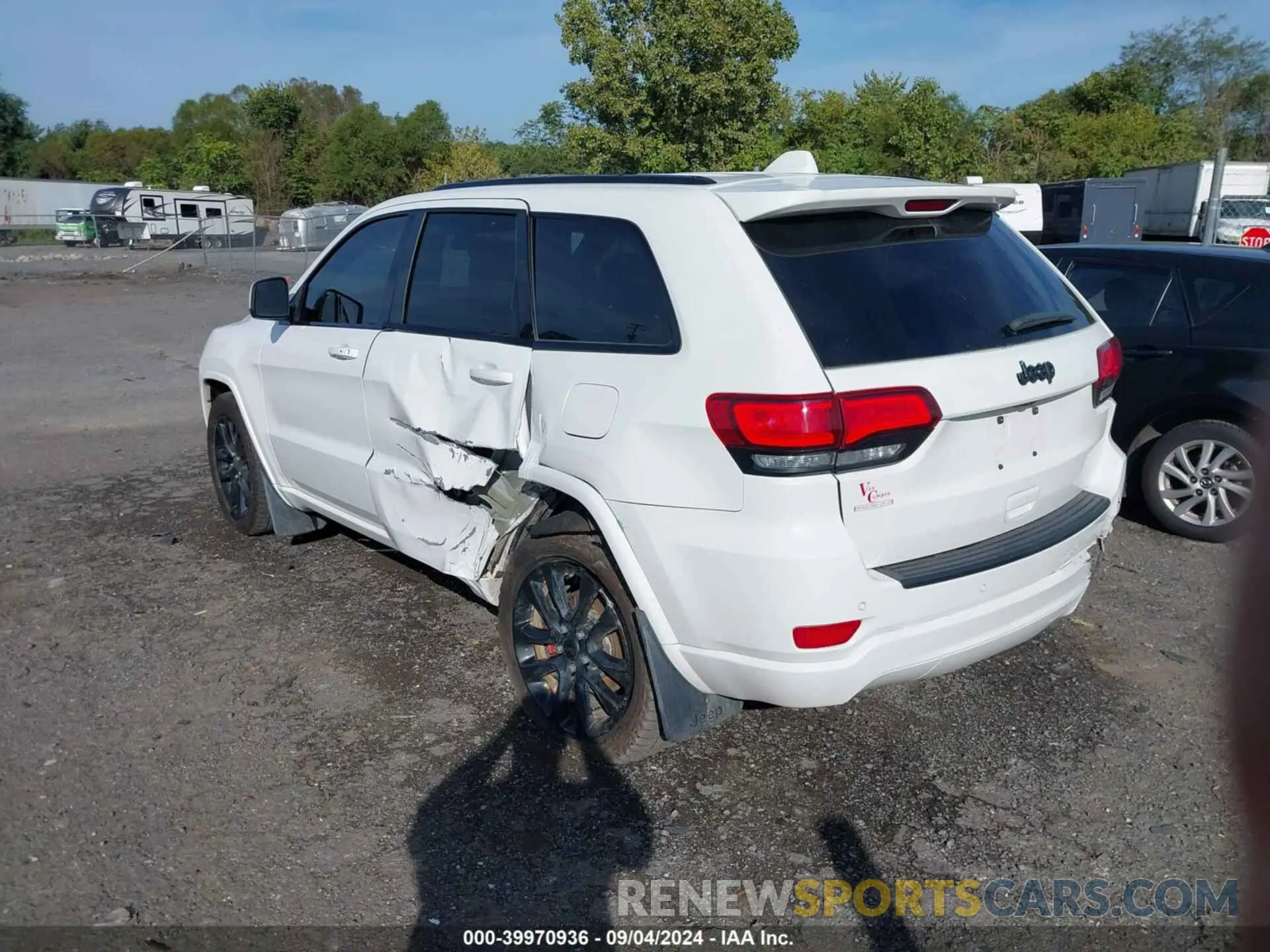 3 Photograph of a damaged car 1C4RJFAG7MC828165 JEEP GRAND CHEROKEE 2021