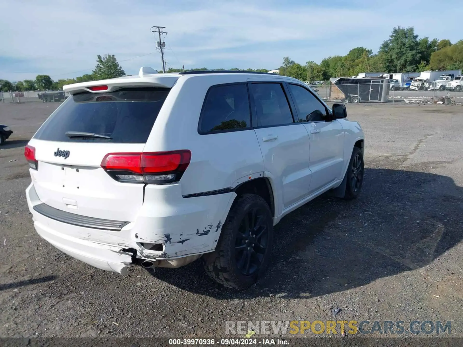 4 Photograph of a damaged car 1C4RJFAG7MC828165 JEEP GRAND CHEROKEE 2021