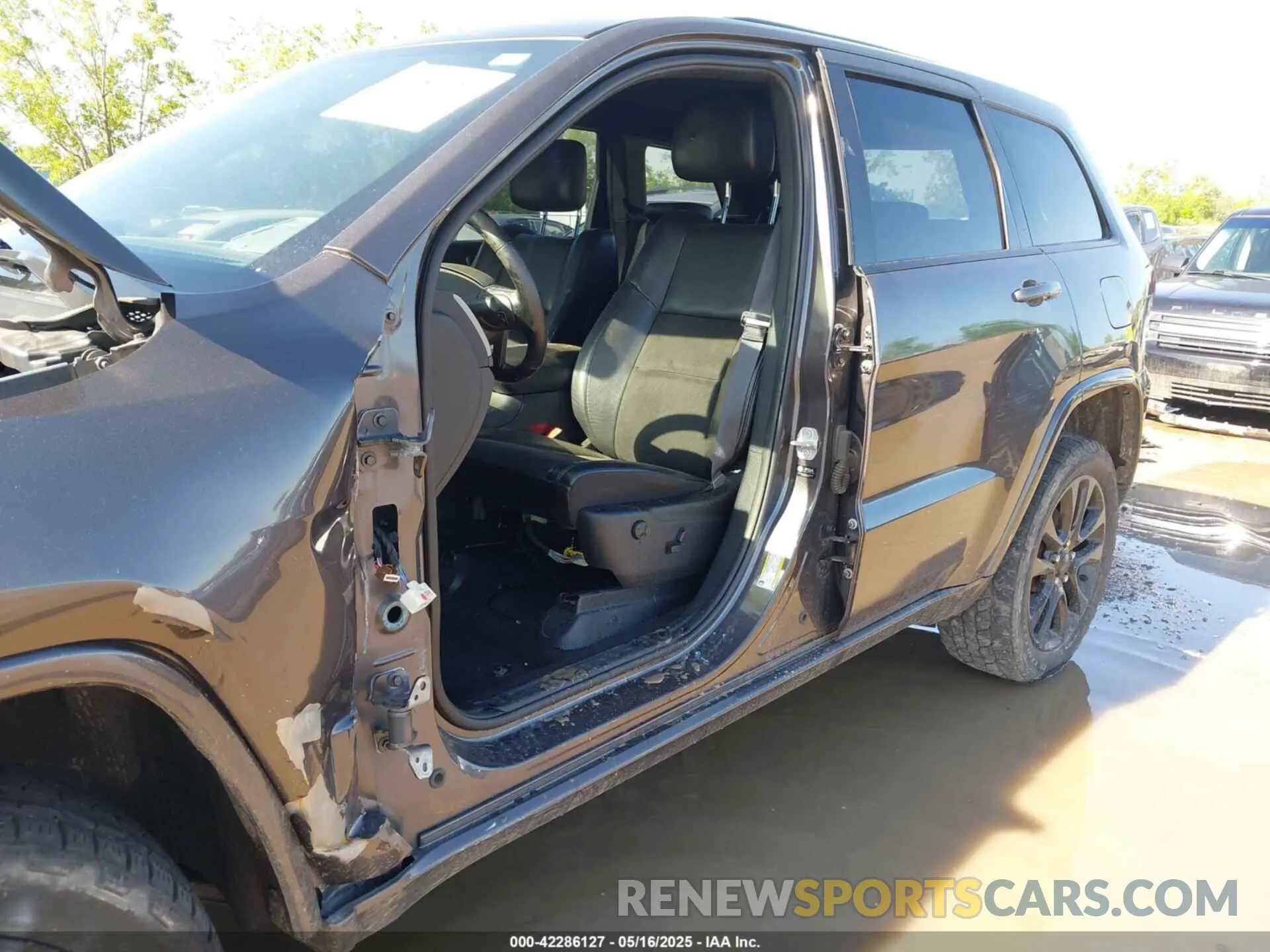 6 Photograph of a damaged car 1C4RJFAG7MC889483 JEEP GRAND CHEROKEE 2021