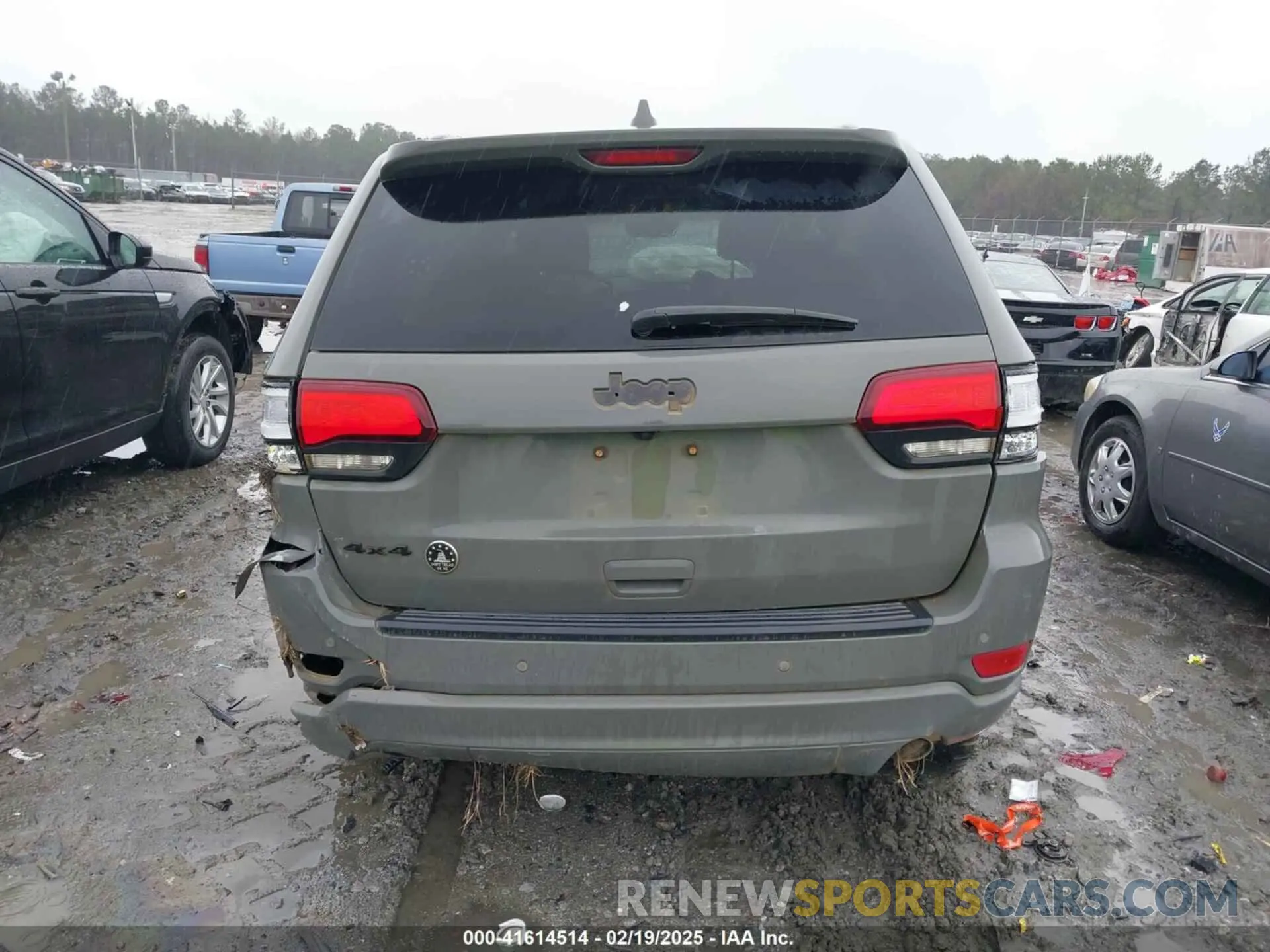 17 Photograph of a damaged car 1C4RJFAG9MC590268 JEEP GRAND CHEROKEE 2021