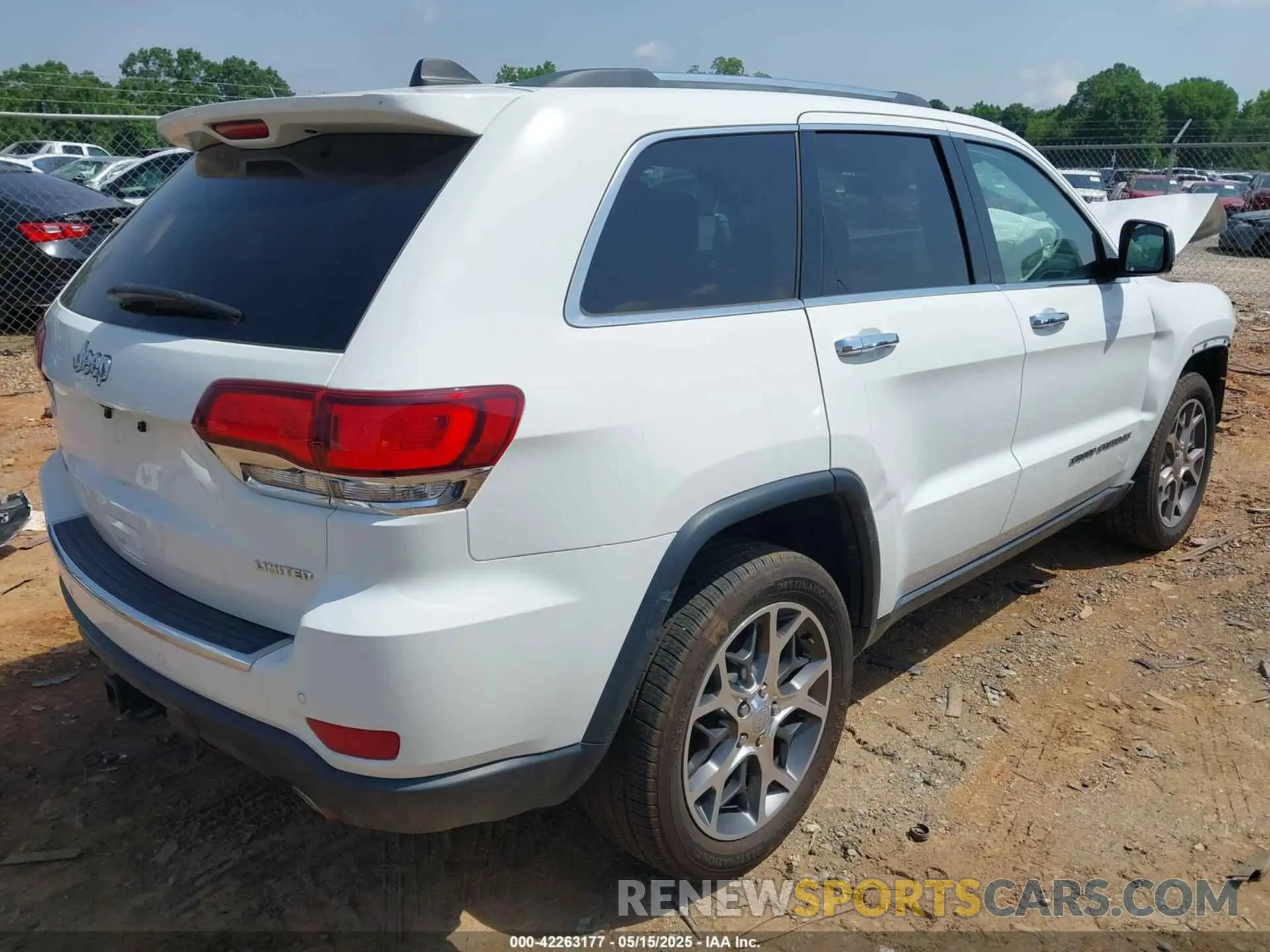 4 Photograph of a damaged car 1C4RJFBG0MC838597 JEEP GRAND CHEROKEE 2021