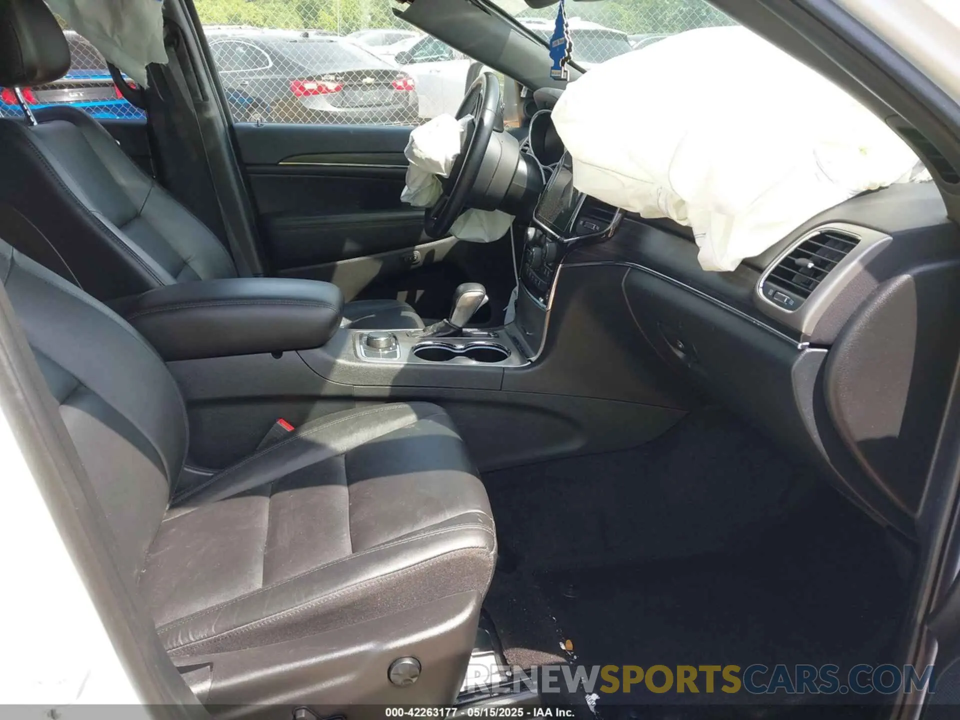 5 Photograph of a damaged car 1C4RJFBG0MC838597 JEEP GRAND CHEROKEE 2021