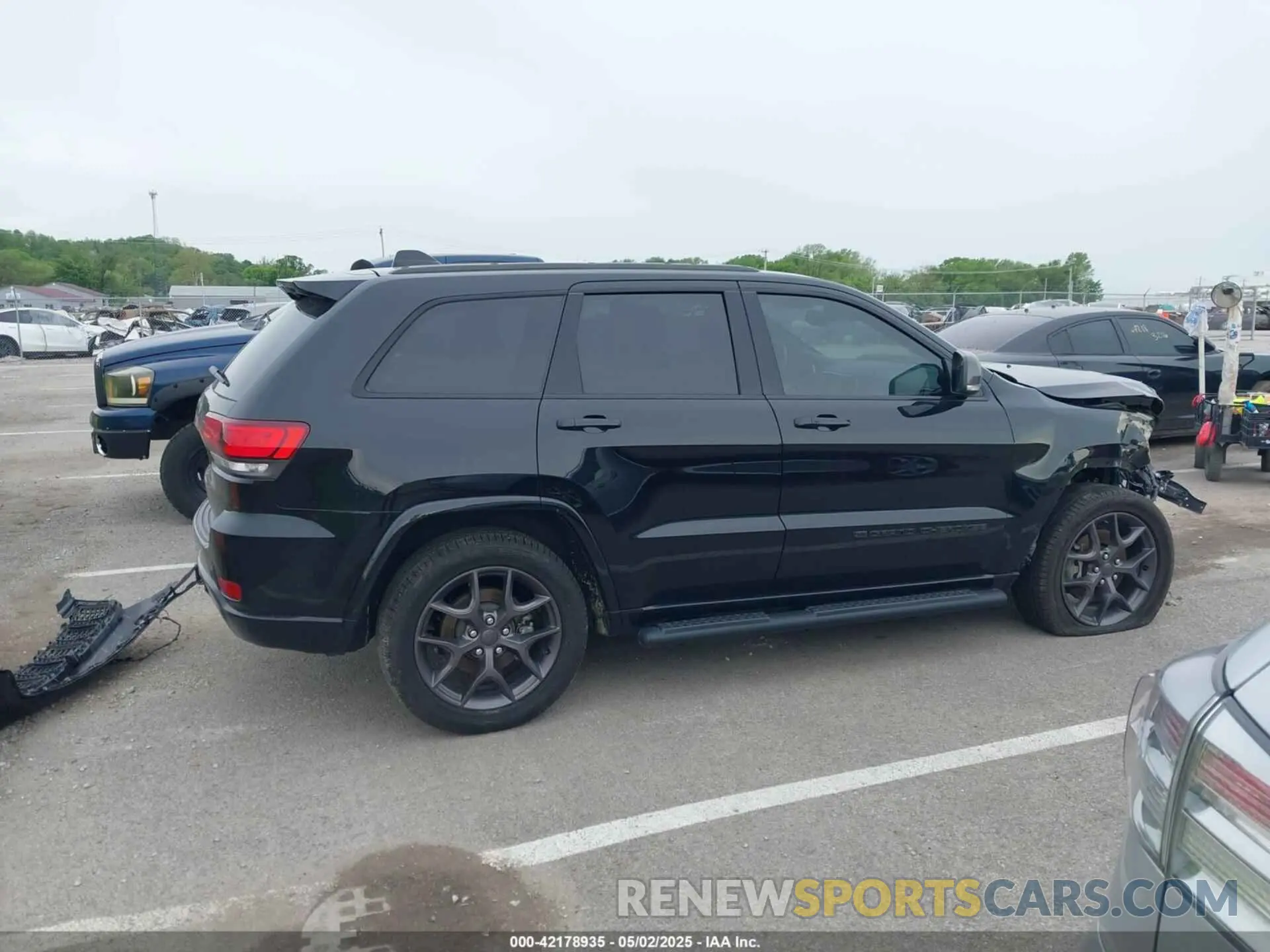 13 Photograph of a damaged car 1C4RJFBG1MC613220 JEEP GRAND CHEROKEE 2021
