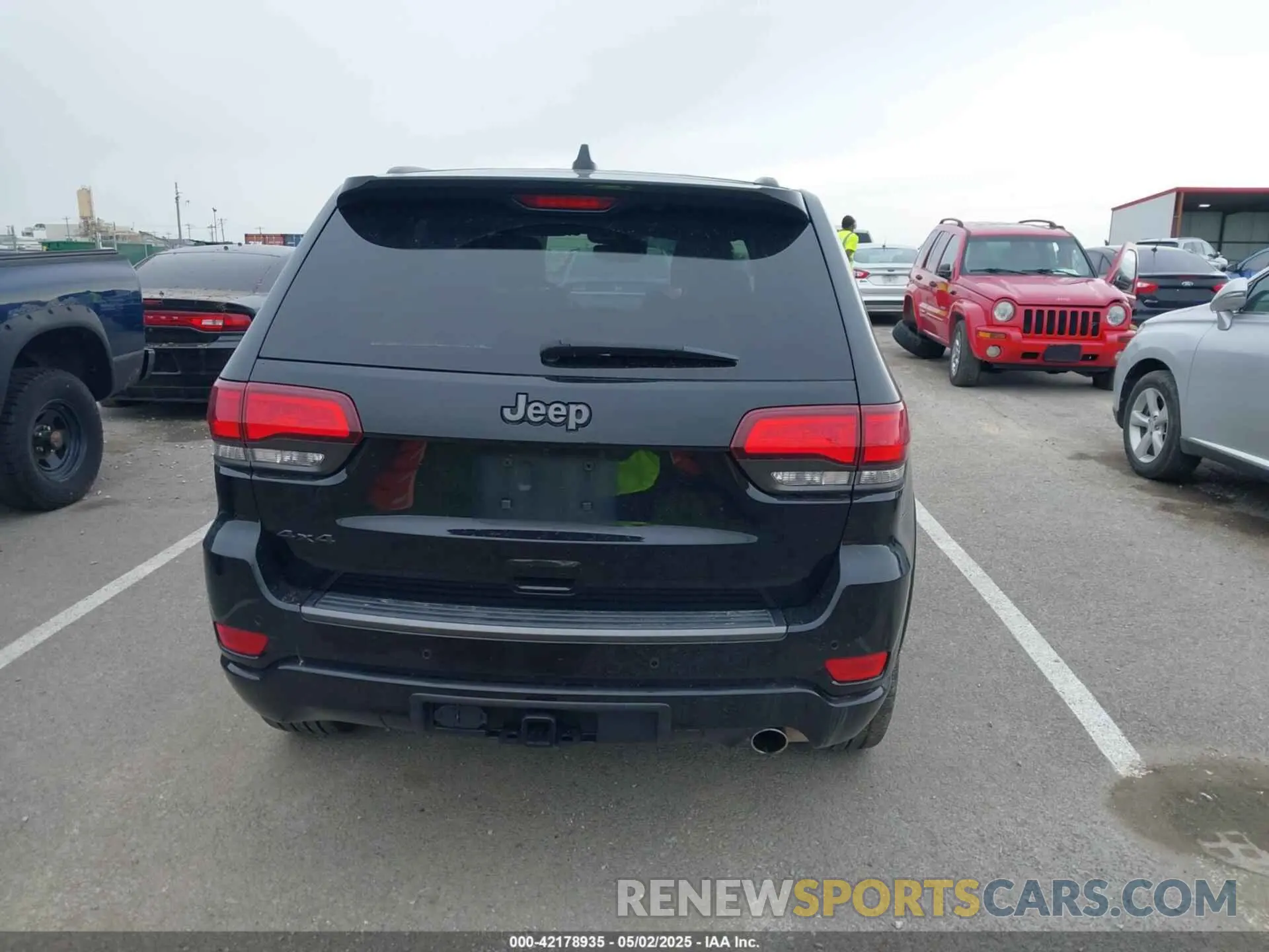 16 Photograph of a damaged car 1C4RJFBG1MC613220 JEEP GRAND CHEROKEE 2021