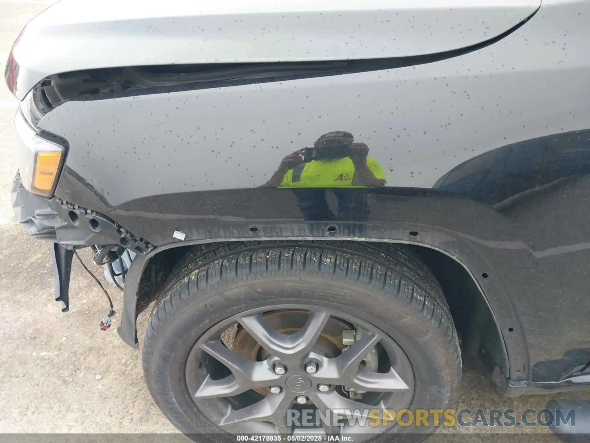 18 Photograph of a damaged car 1C4RJFBG1MC613220 JEEP GRAND CHEROKEE 2021