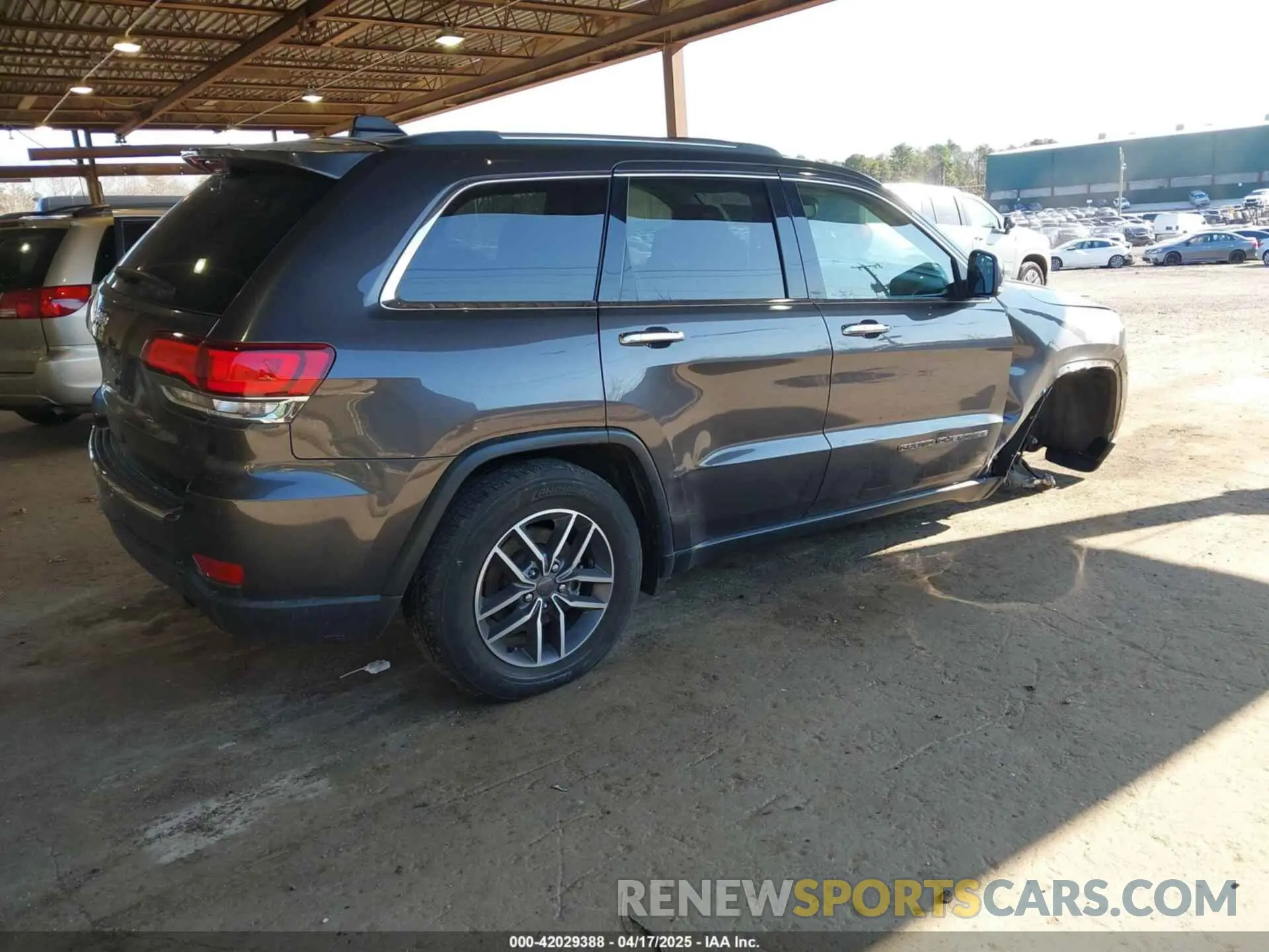 4 Photograph of a damaged car 1C4RJFBG1MC828760 JEEP GRAND CHEROKEE 2021
