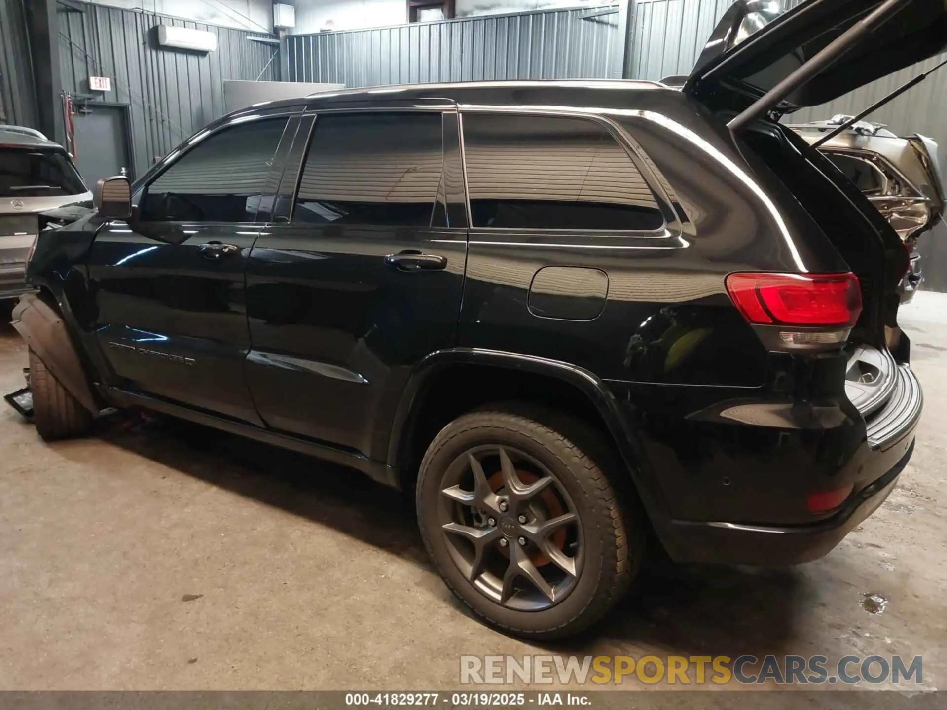 3 Photograph of a damaged car 1C4RJFBG3MC562643 JEEP GRAND CHEROKEE 2021