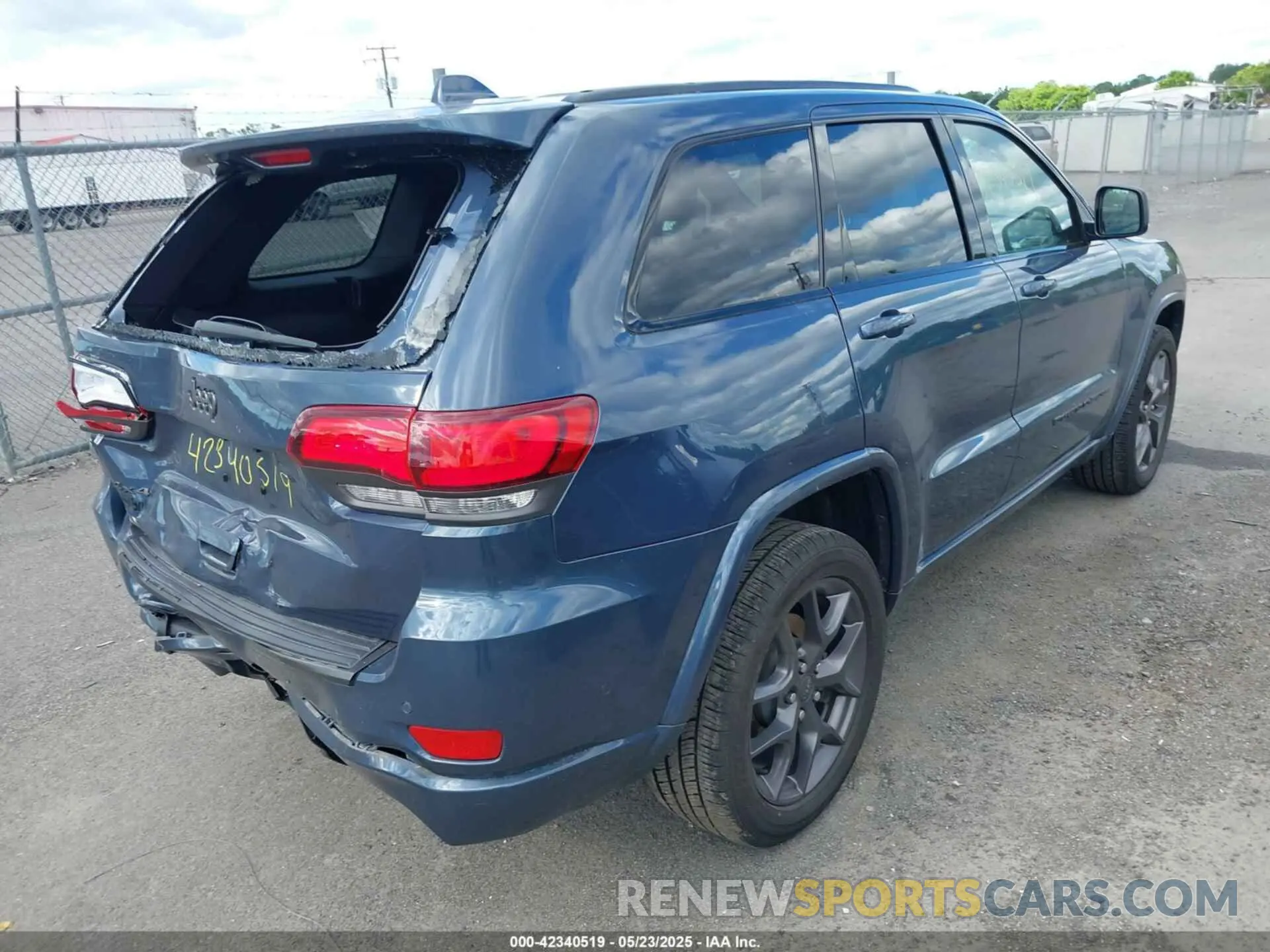 4 Photograph of a damaged car 1C4RJFBG3MC810728 JEEP GRAND CHEROKEE 2021