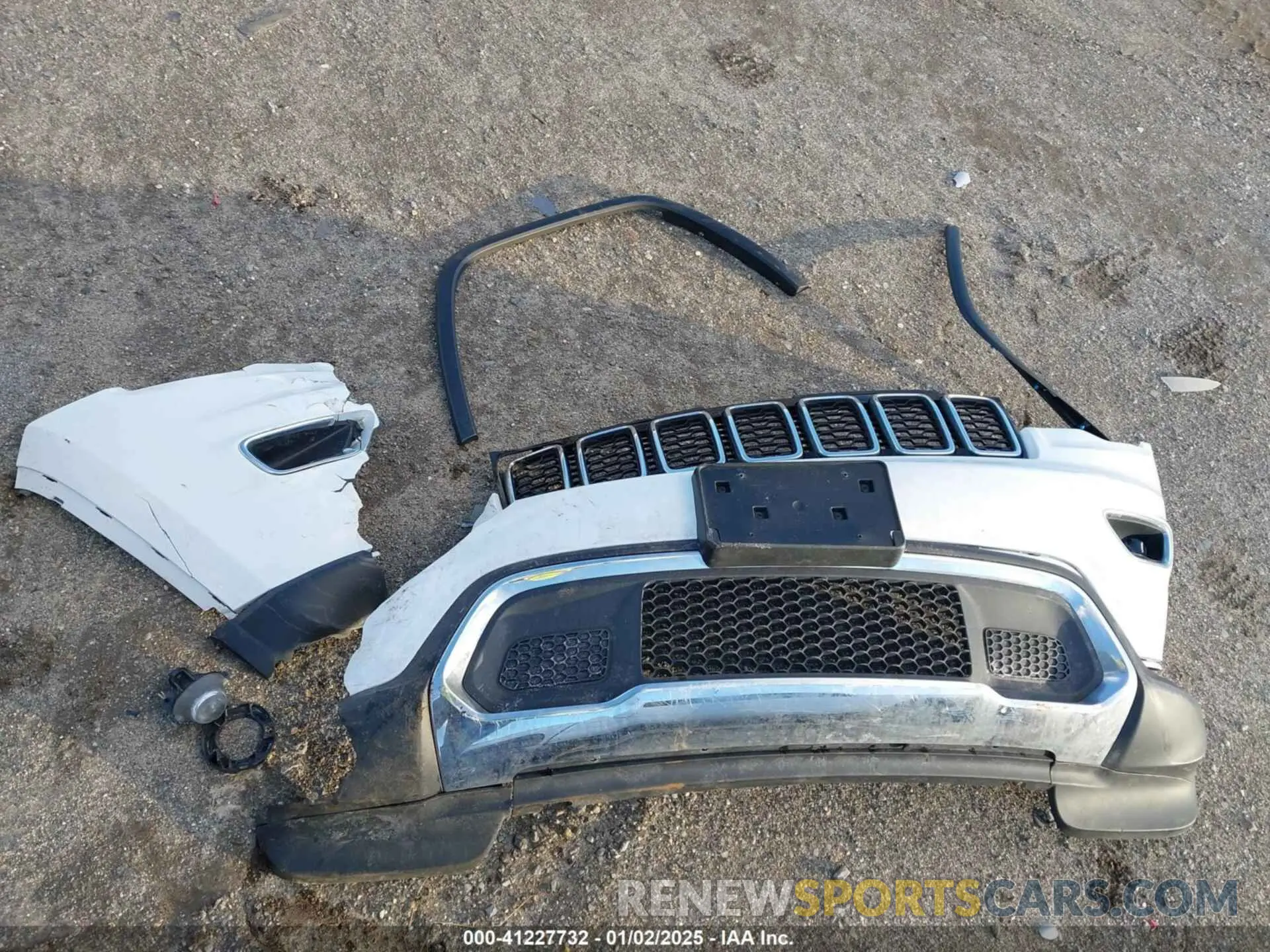 12 Photograph of a damaged car 1C4RJFBG4MC552378 JEEP GRAND CHEROKEE 2021