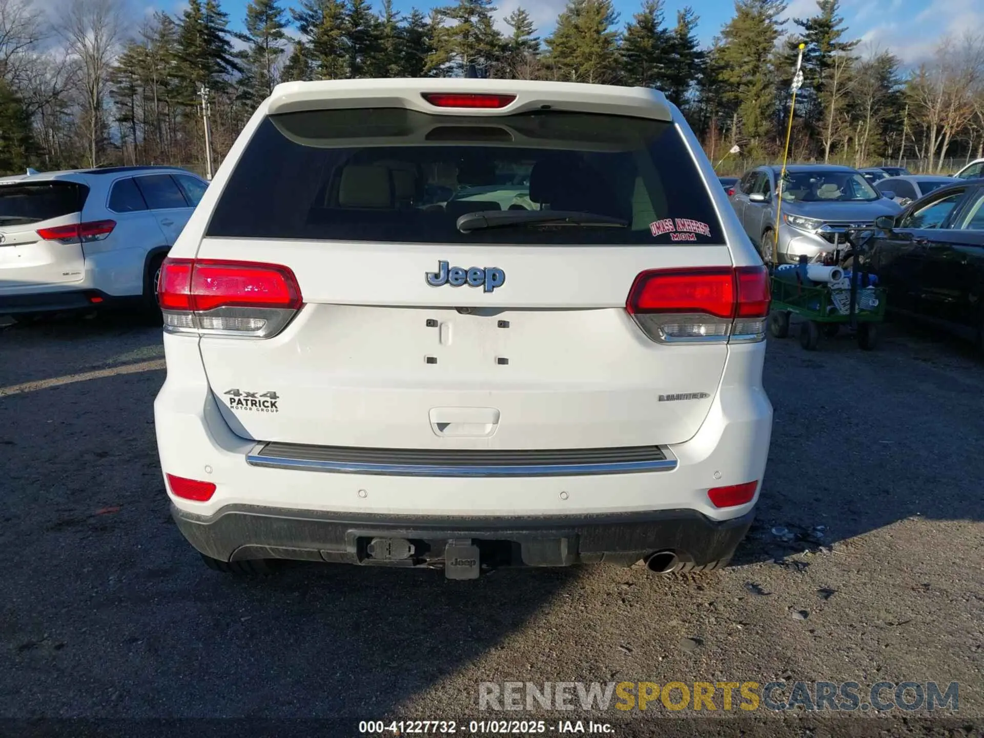 17 Photograph of a damaged car 1C4RJFBG4MC552378 JEEP GRAND CHEROKEE 2021