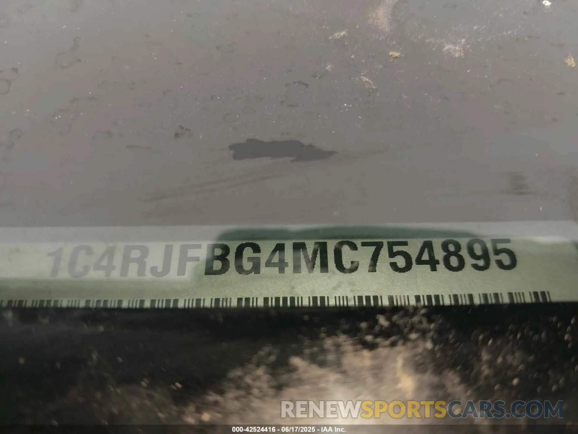 18 Photograph of a damaged car 1C4RJFBG4MC754895 JEEP GRAND CHEROKEE 2021