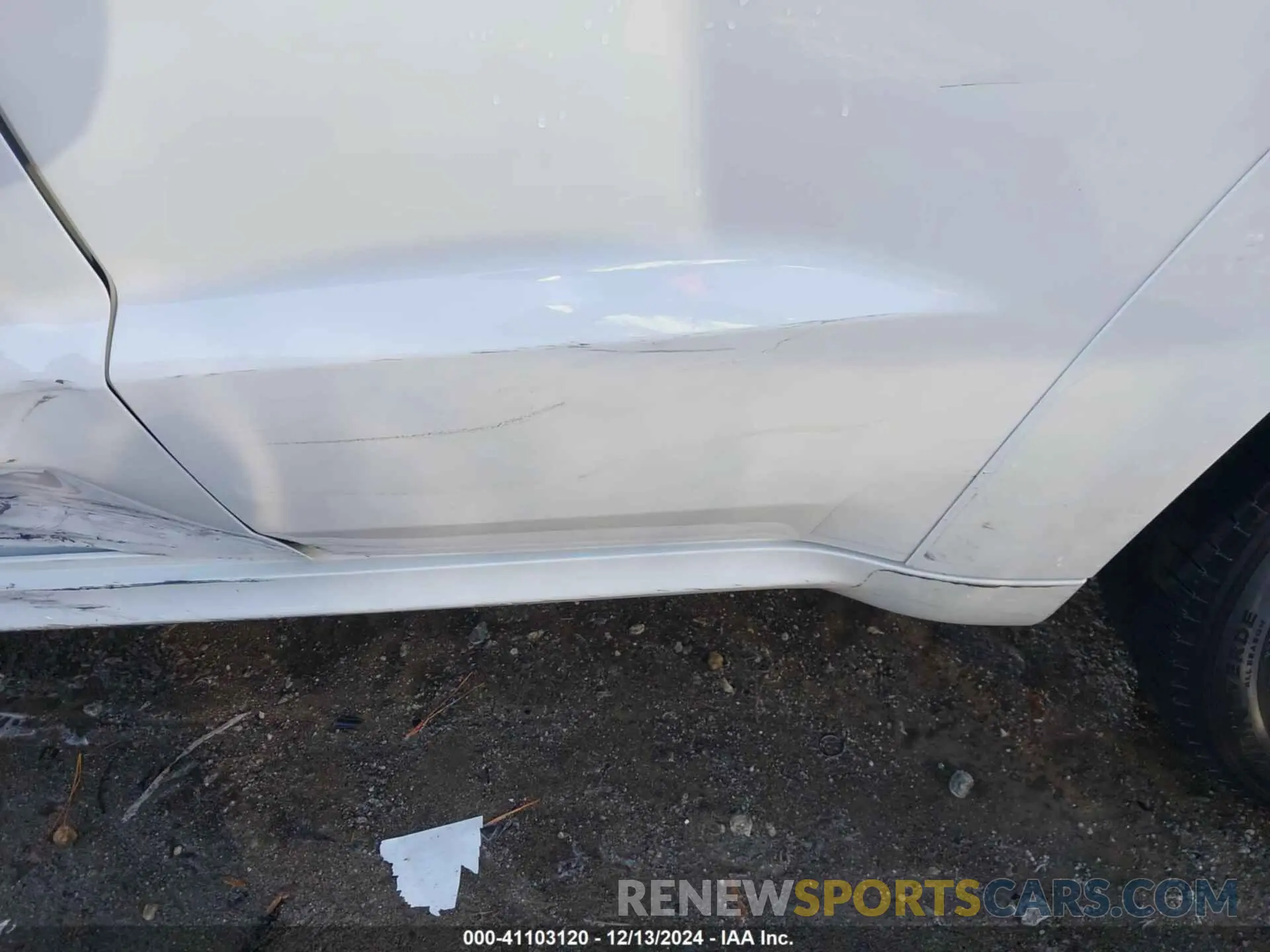 17 Photograph of a damaged car 1C4RJFBG6MC767860 JEEP GRAND CHEROKEE 2021