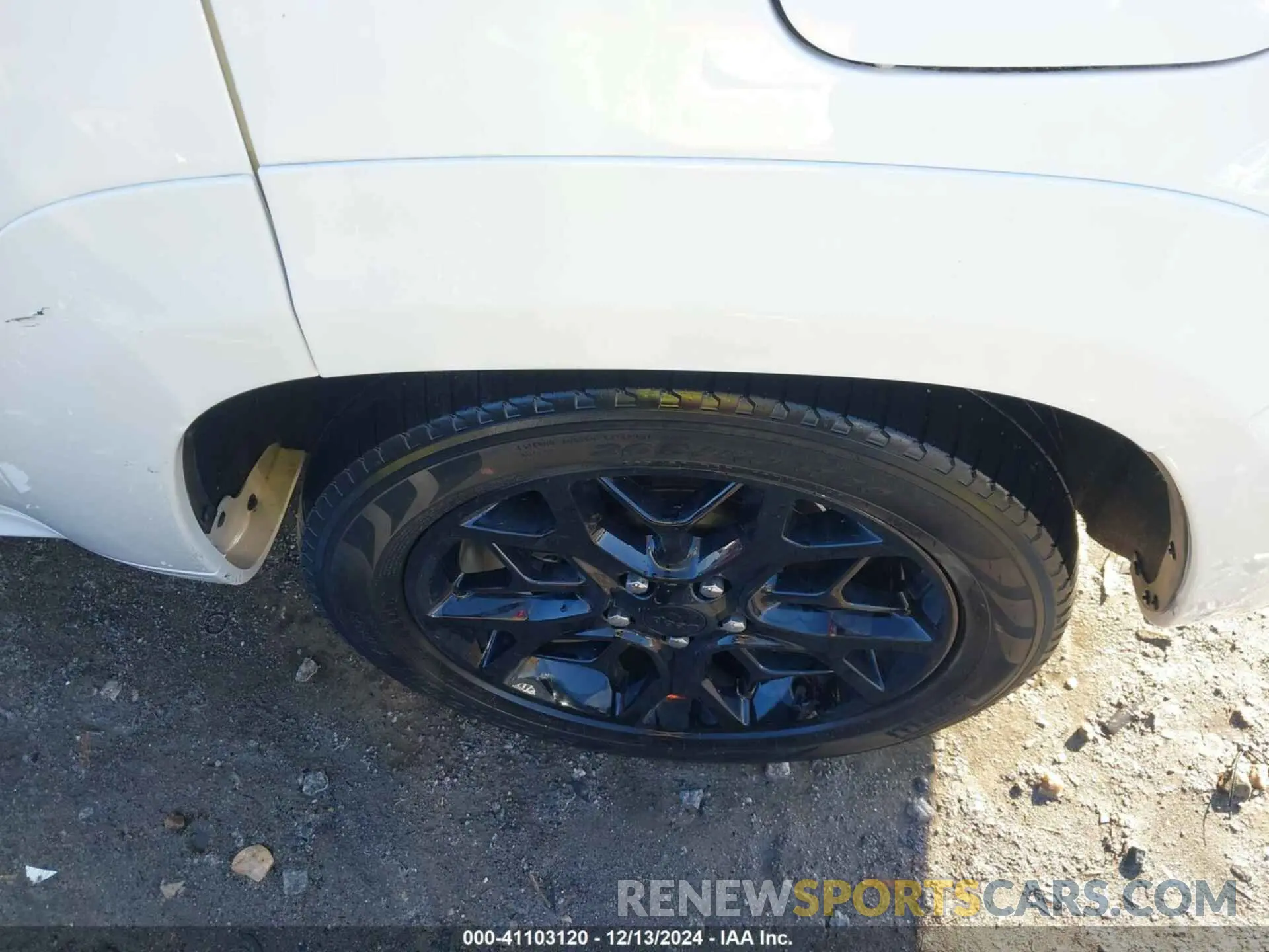 18 Photograph of a damaged car 1C4RJFBG6MC767860 JEEP GRAND CHEROKEE 2021