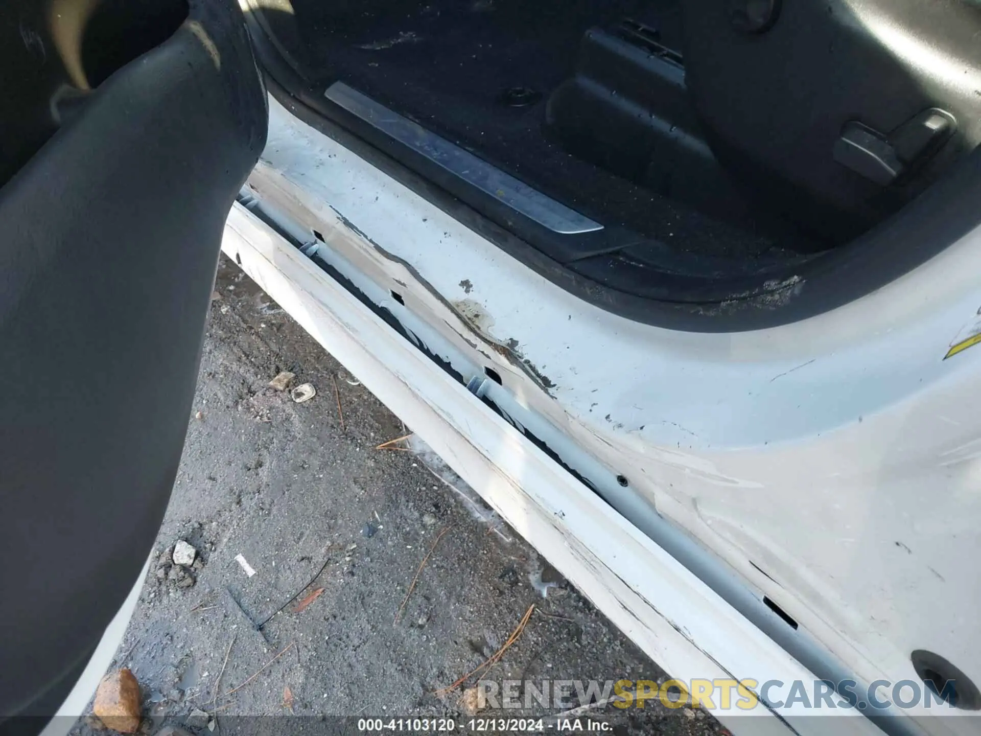 19 Photograph of a damaged car 1C4RJFBG6MC767860 JEEP GRAND CHEROKEE 2021
