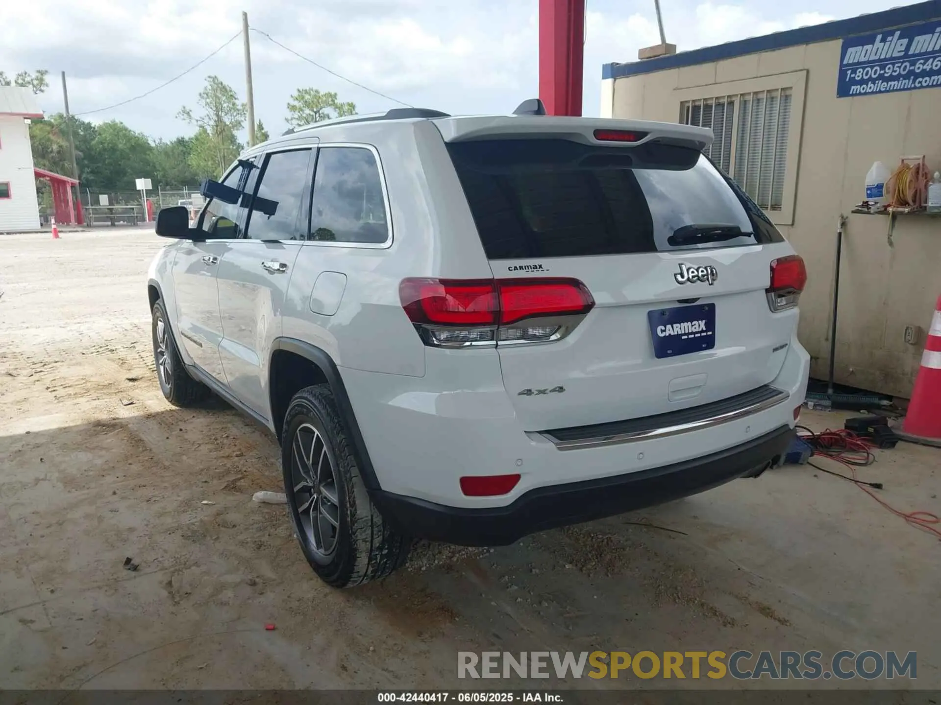 3 Photograph of a damaged car 1C4RJFBG7MC550687 JEEP GRAND CHEROKEE 2021