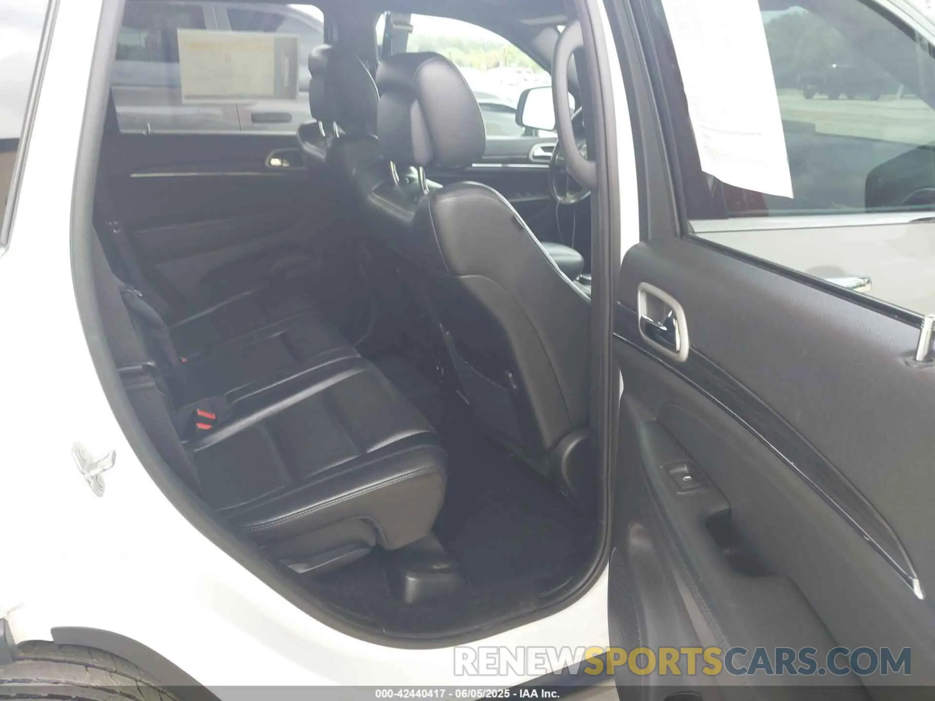 8 Photograph of a damaged car 1C4RJFBG7MC550687 JEEP GRAND CHEROKEE 2021