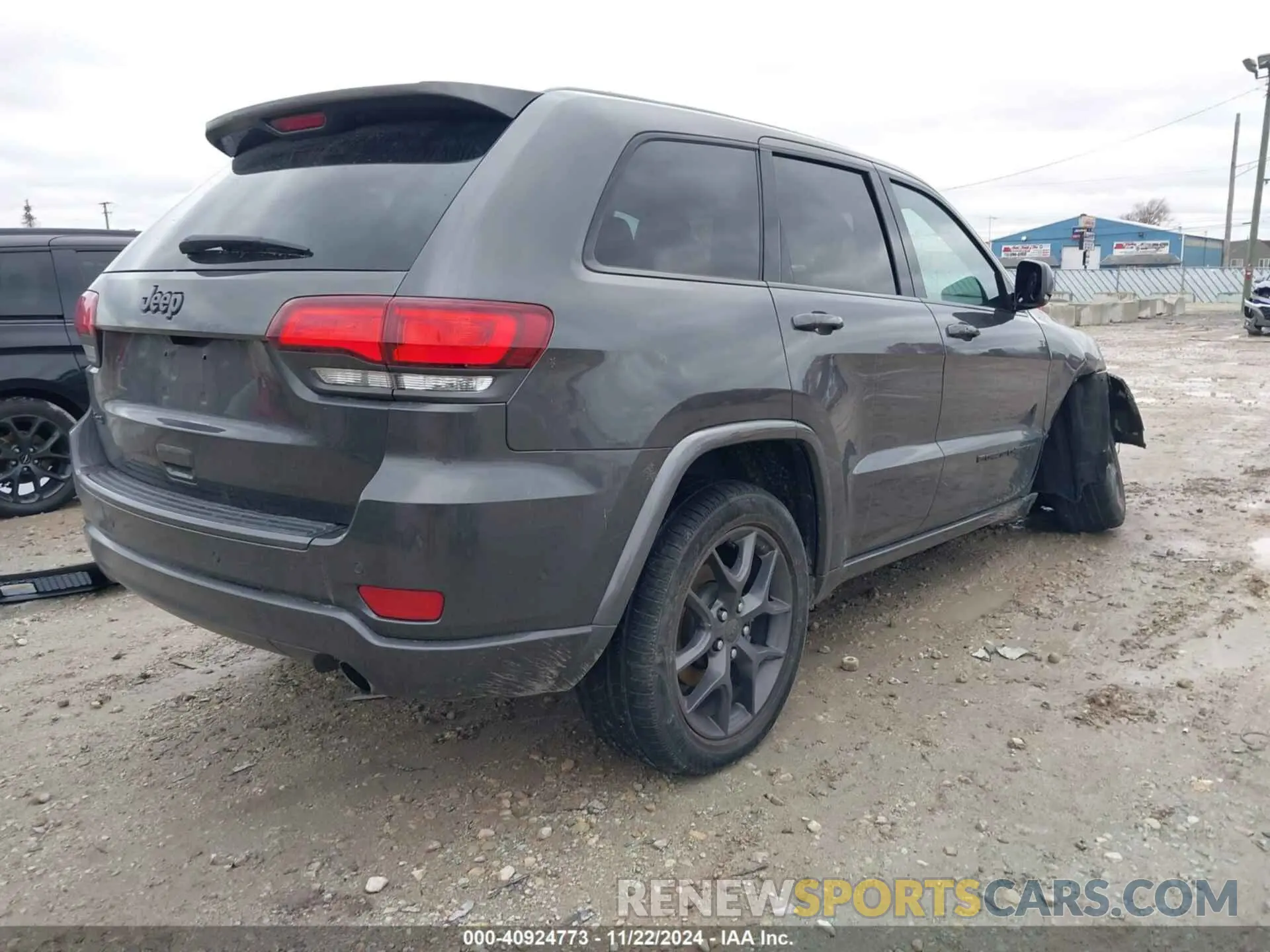 4 Photograph of a damaged car 1C4RJFBG9MC672595 JEEP GRAND CHEROKEE 2021
