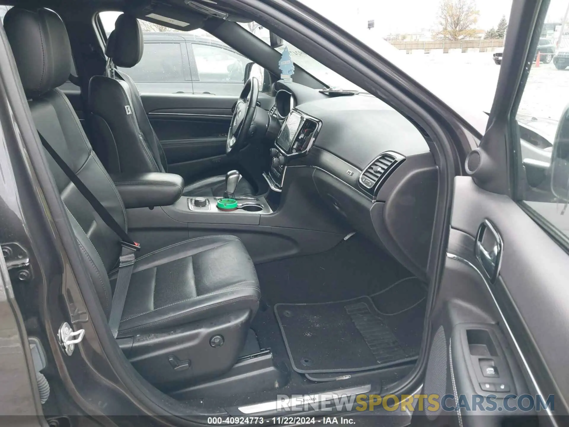 5 Photograph of a damaged car 1C4RJFBG9MC672595 JEEP GRAND CHEROKEE 2021