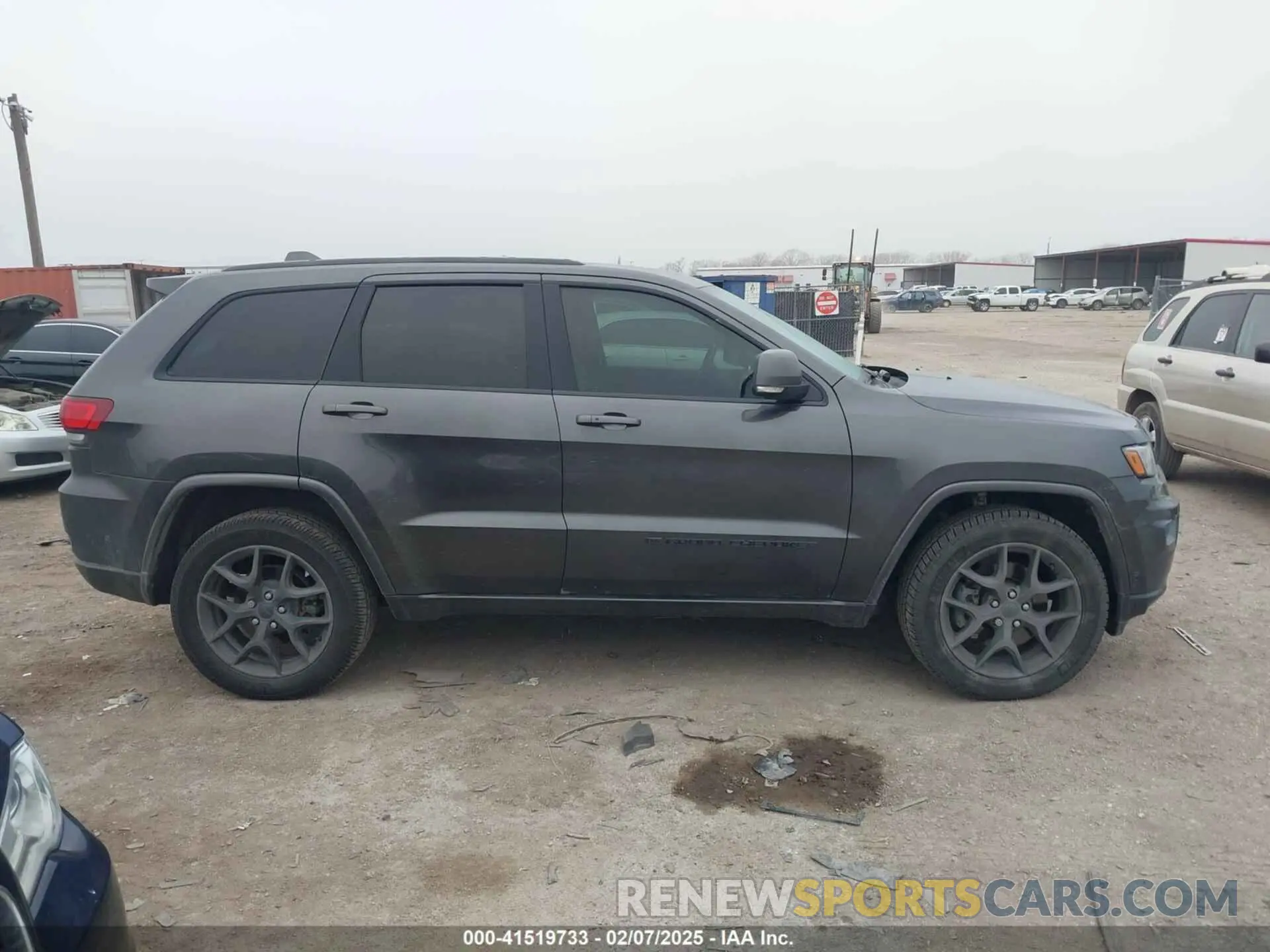 13 Photograph of a damaged car 1C4RJFBGXMC621817 JEEP GRAND CHEROKEE 2021