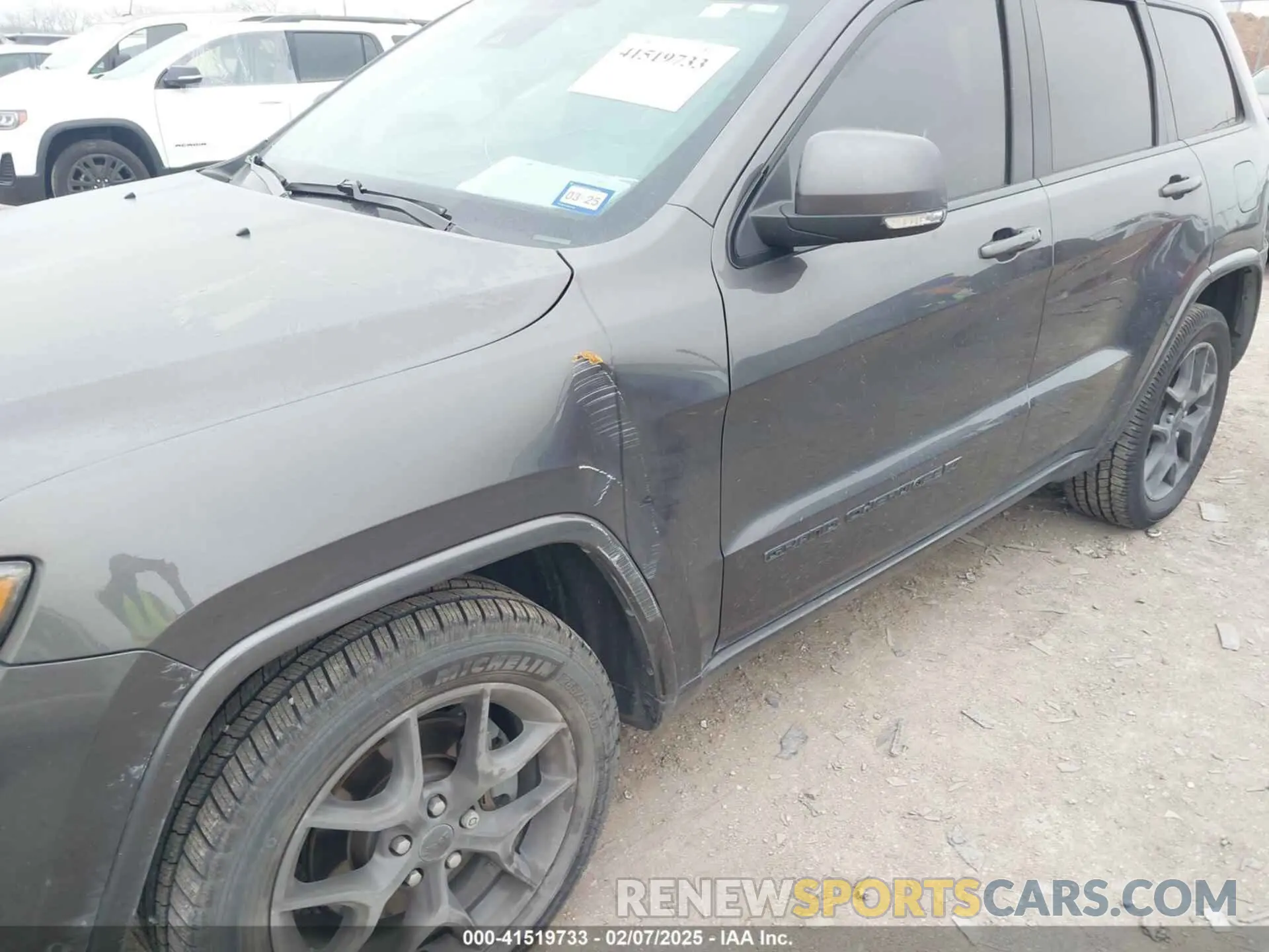 17 Photograph of a damaged car 1C4RJFBGXMC621817 JEEP GRAND CHEROKEE 2021