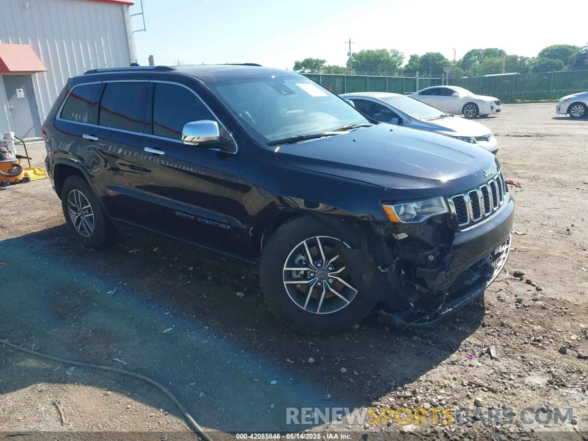 1 Photograph of a damaged car 1C4RJFBGXMC677417 JEEP GRAND CHEROKEE 2021