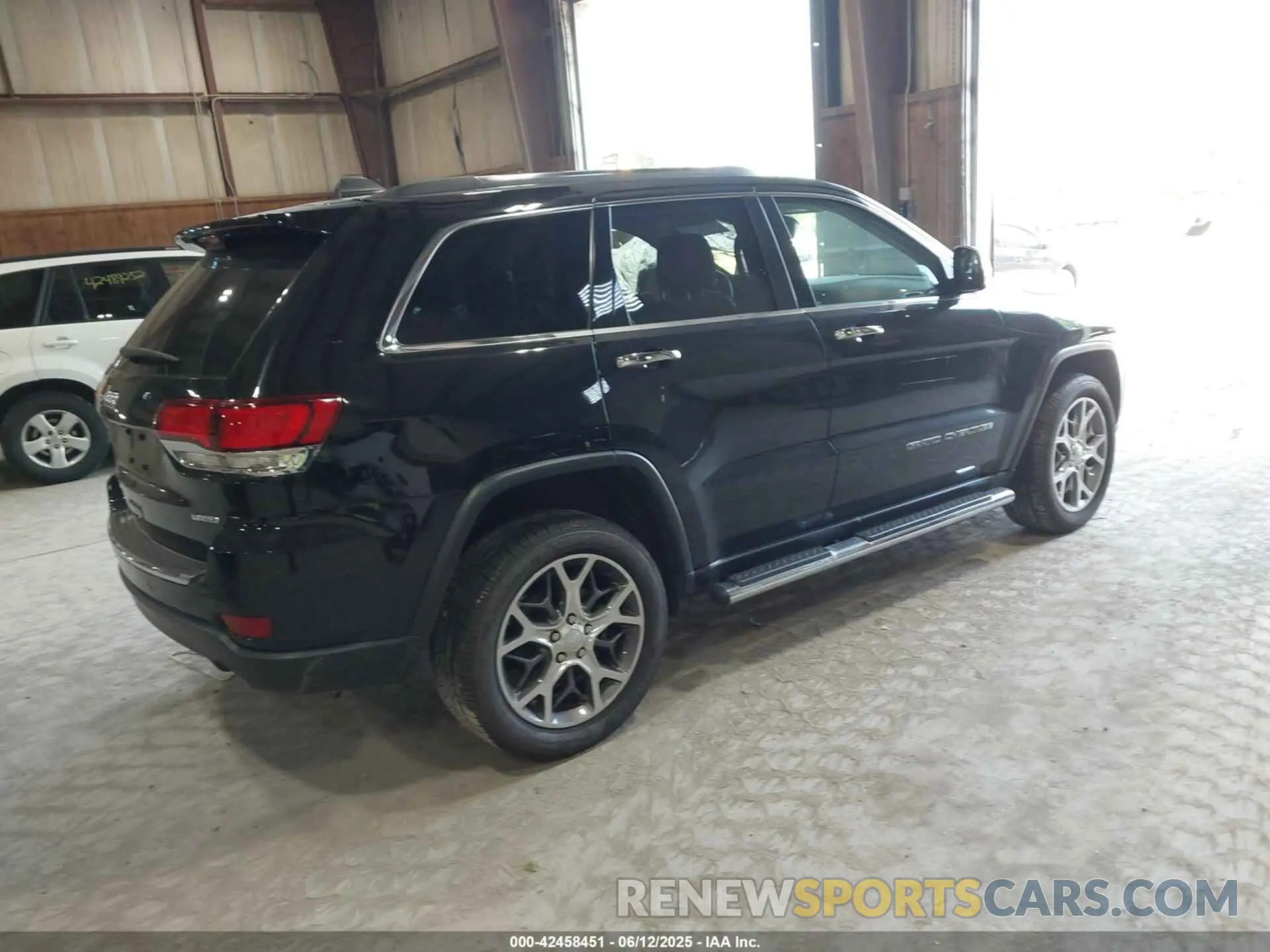 4 Photograph of a damaged car 1C4RJFBT0MC891152 JEEP GRAND CHEROKEE 2021